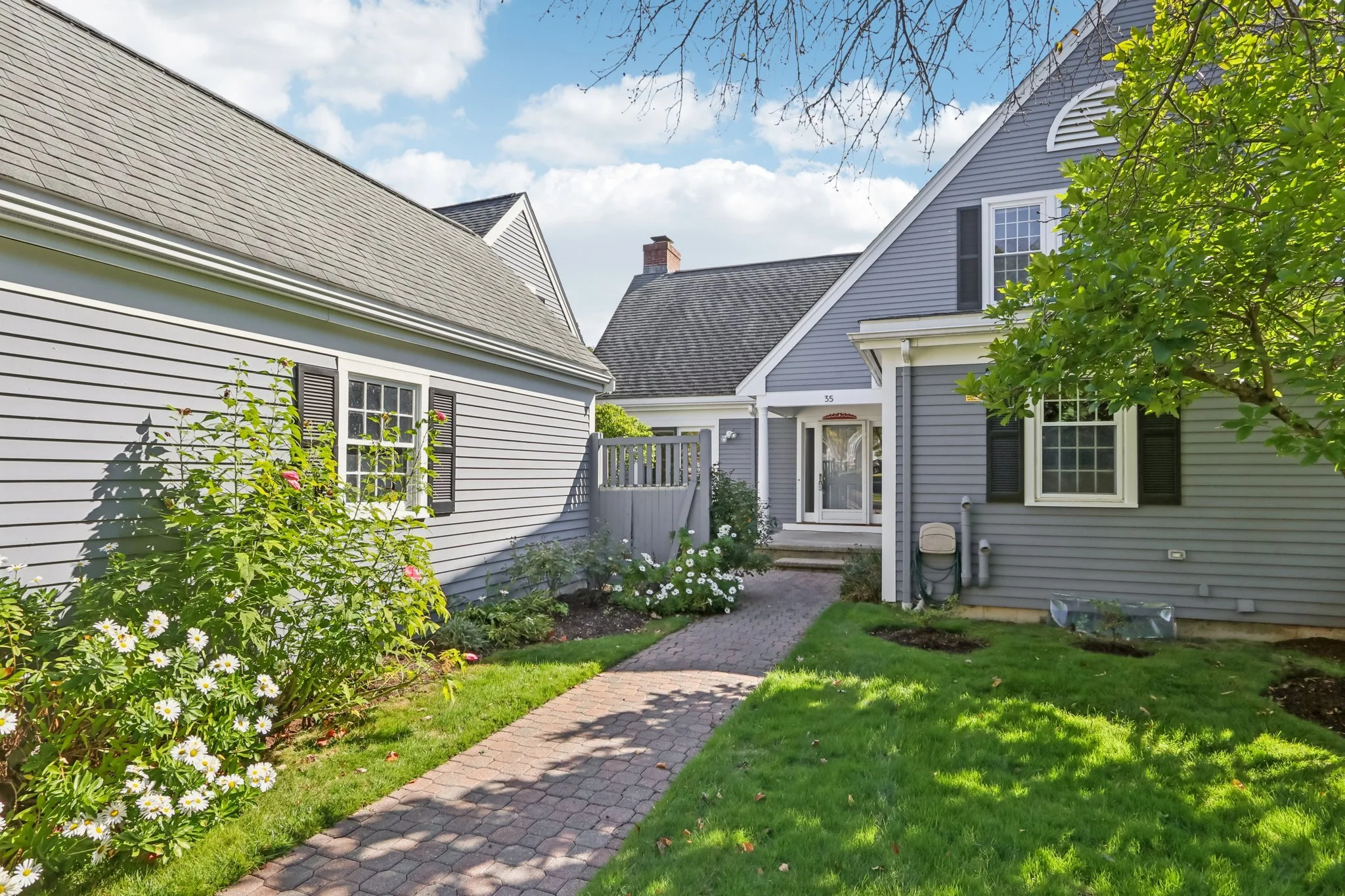 3-web-or-mls-Mitchell Grant Way-S0810-003.jpg