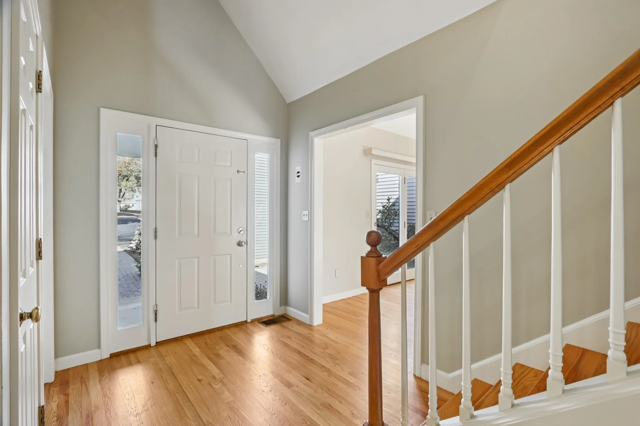6-web-or-mls-Mitchell Grant Way-S0810-006.jpg