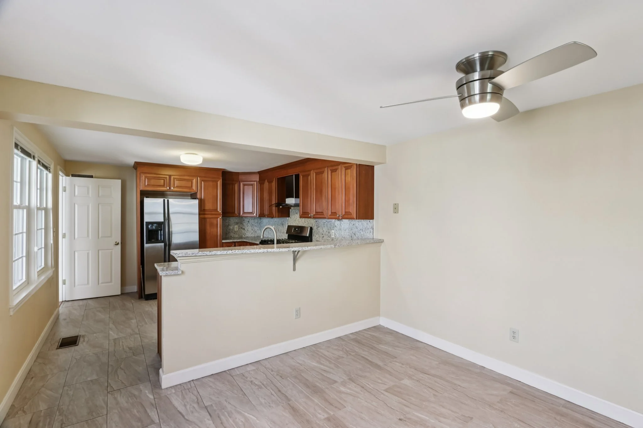 11-web-or-mls-Mitchell Grant Way-S0810-011.jpg