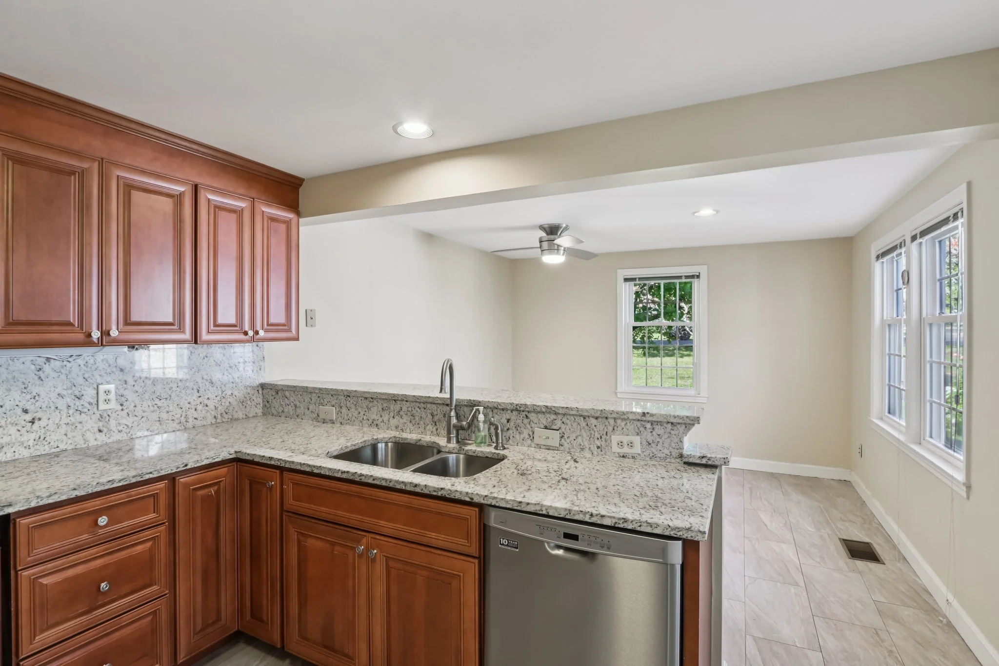 12-web-or-mls-Mitchell Grant Way-S0810-012.jpg