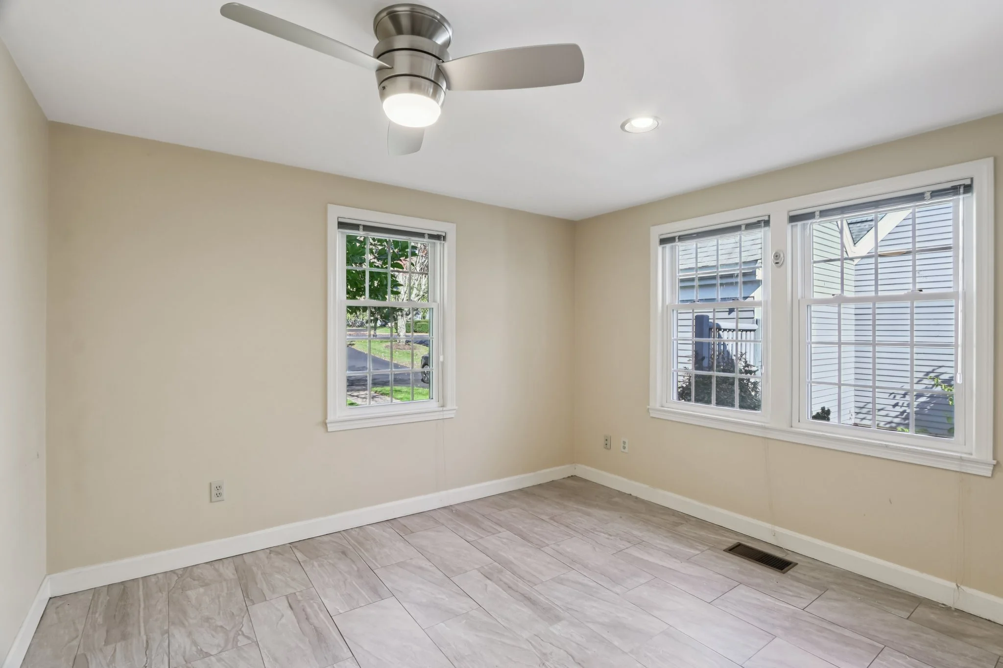 15-web-or-mls-Mitchell Grant Way-S0810-015.jpg