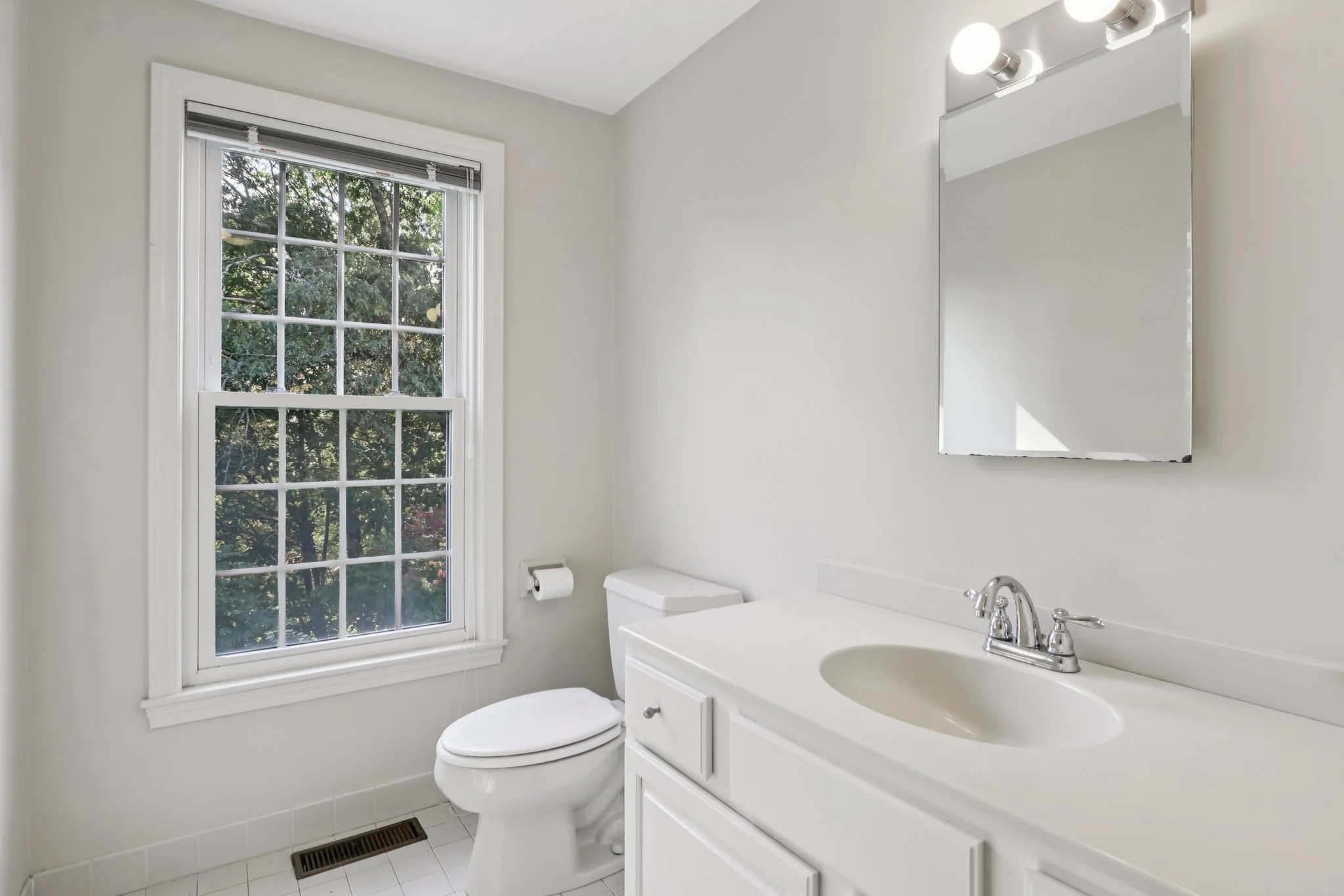 21-web-or-mls-Mitchell Grant Way-S0810-021.jpg