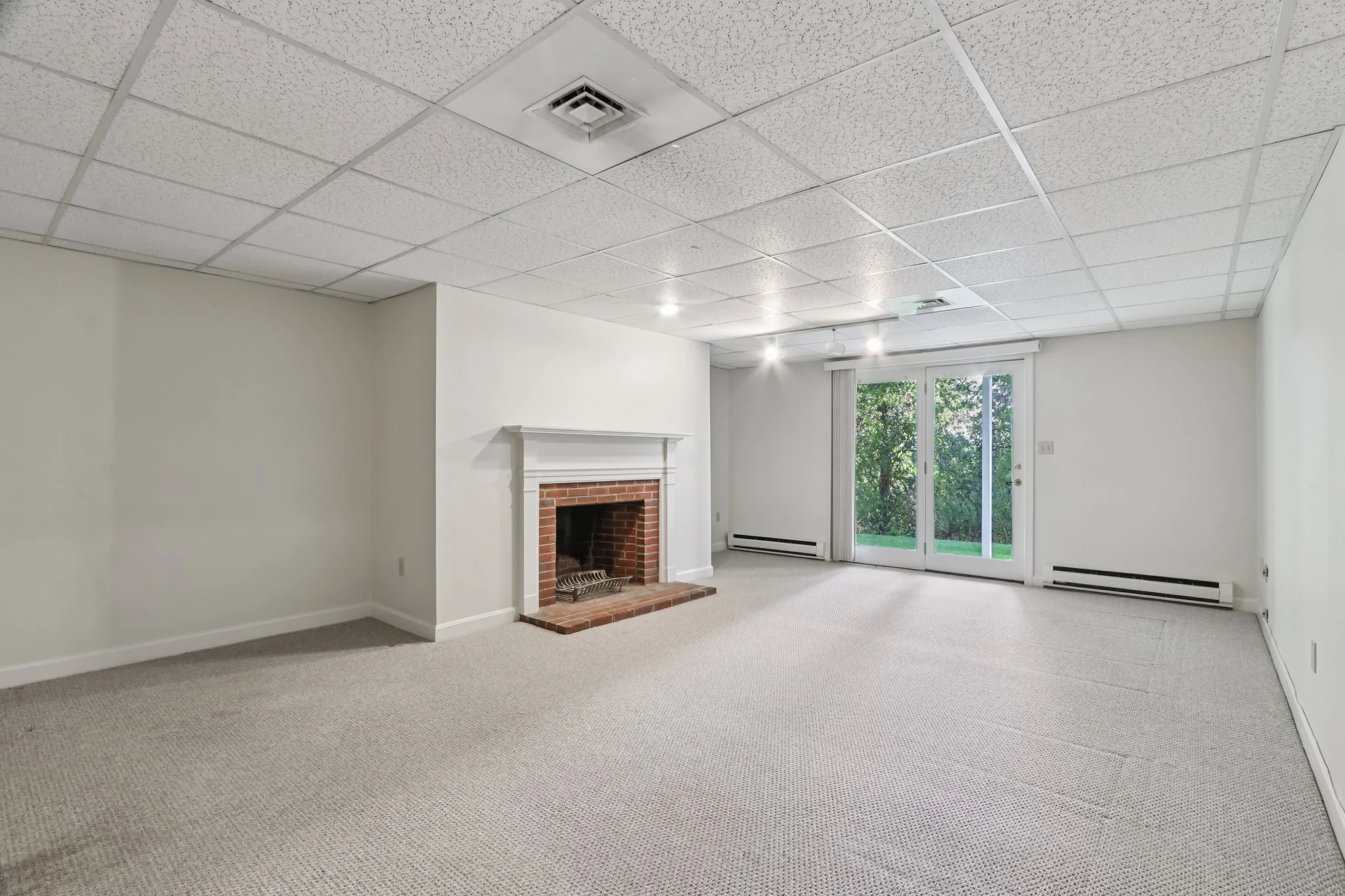 24-web-or-mls-Mitchell Grant Way-S0810-024.jpg