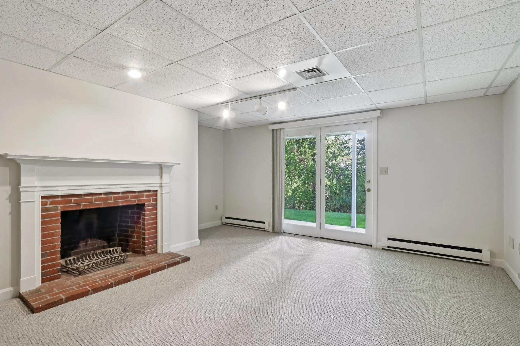 25-web-or-mls-Mitchell Grant Way-S0810-025.jpg
