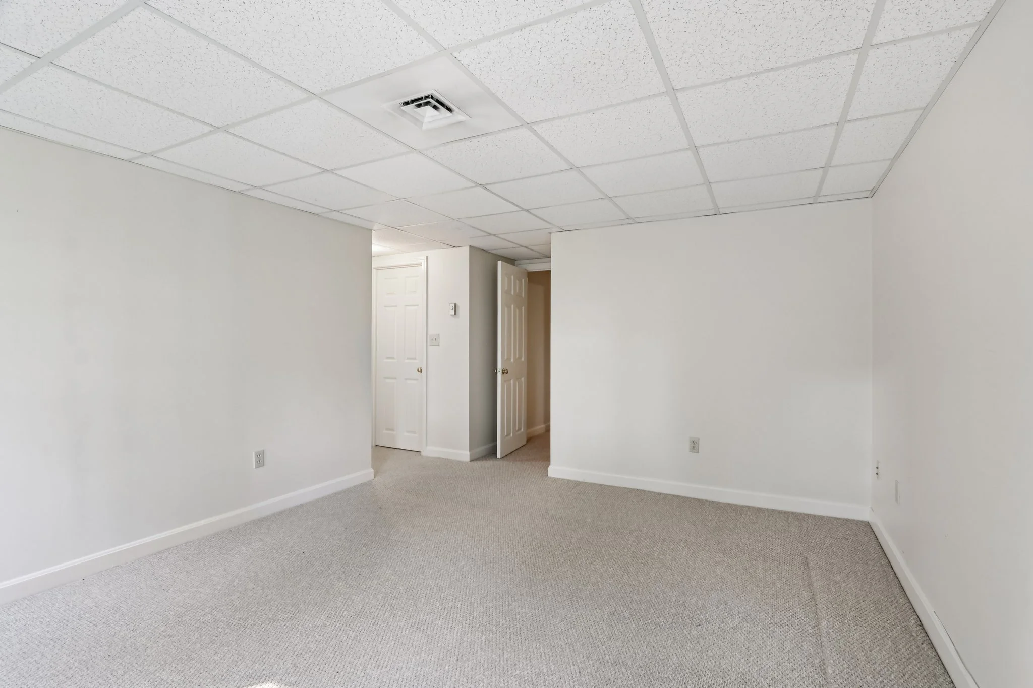 28-web-or-mls-Mitchell Grant Way-S0810-028.jpg