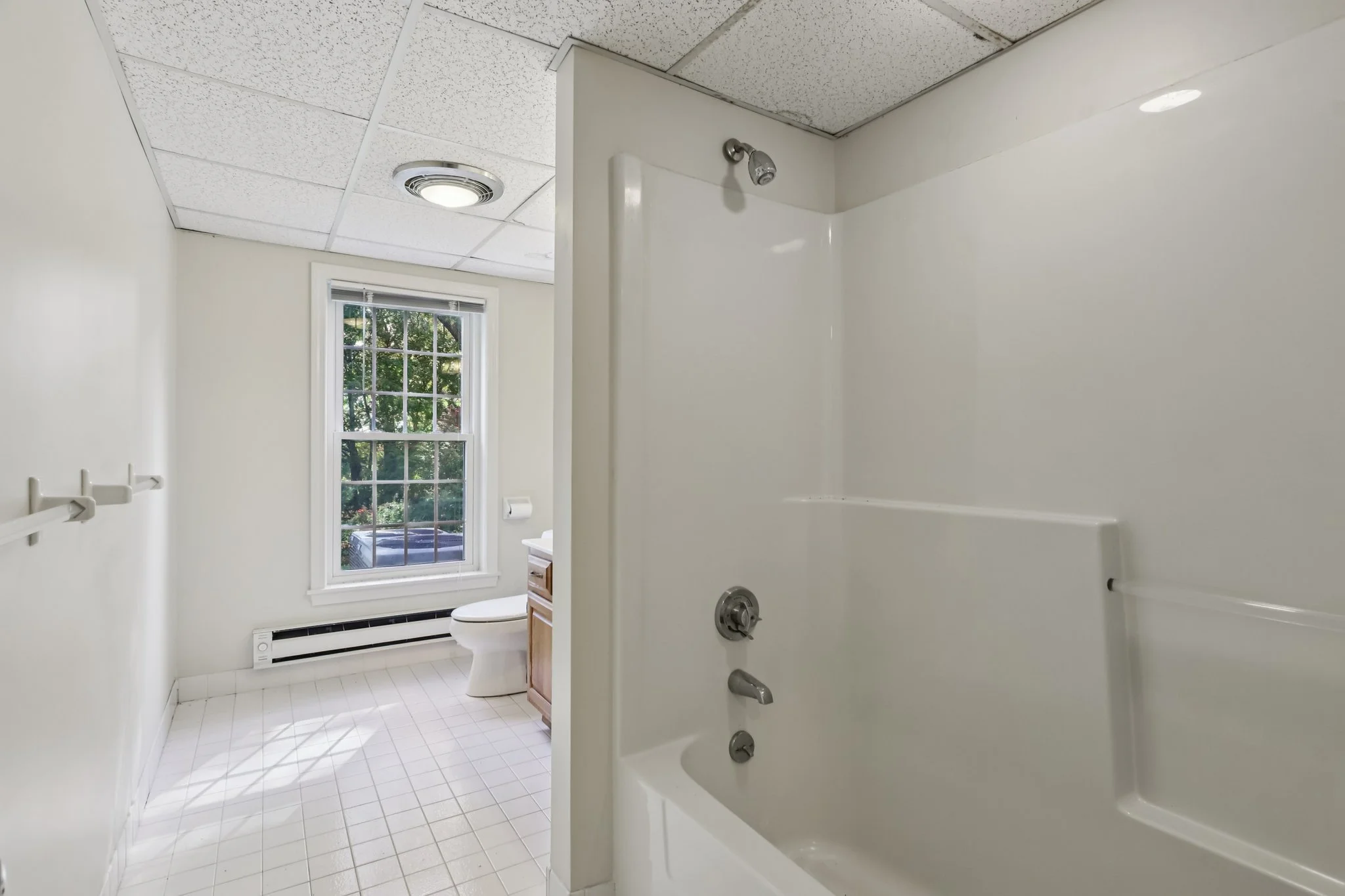 29-web-or-mls-Mitchell Grant Way-S0810-029.jpg