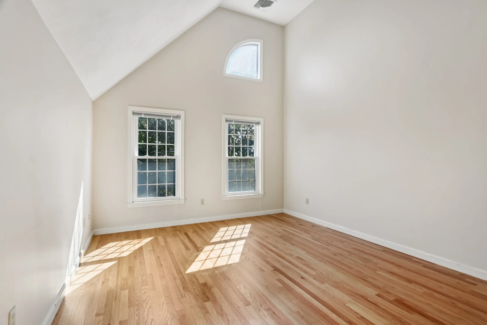 32-web-or-mls-Mitchell Grant Way-S0810-032.jpg