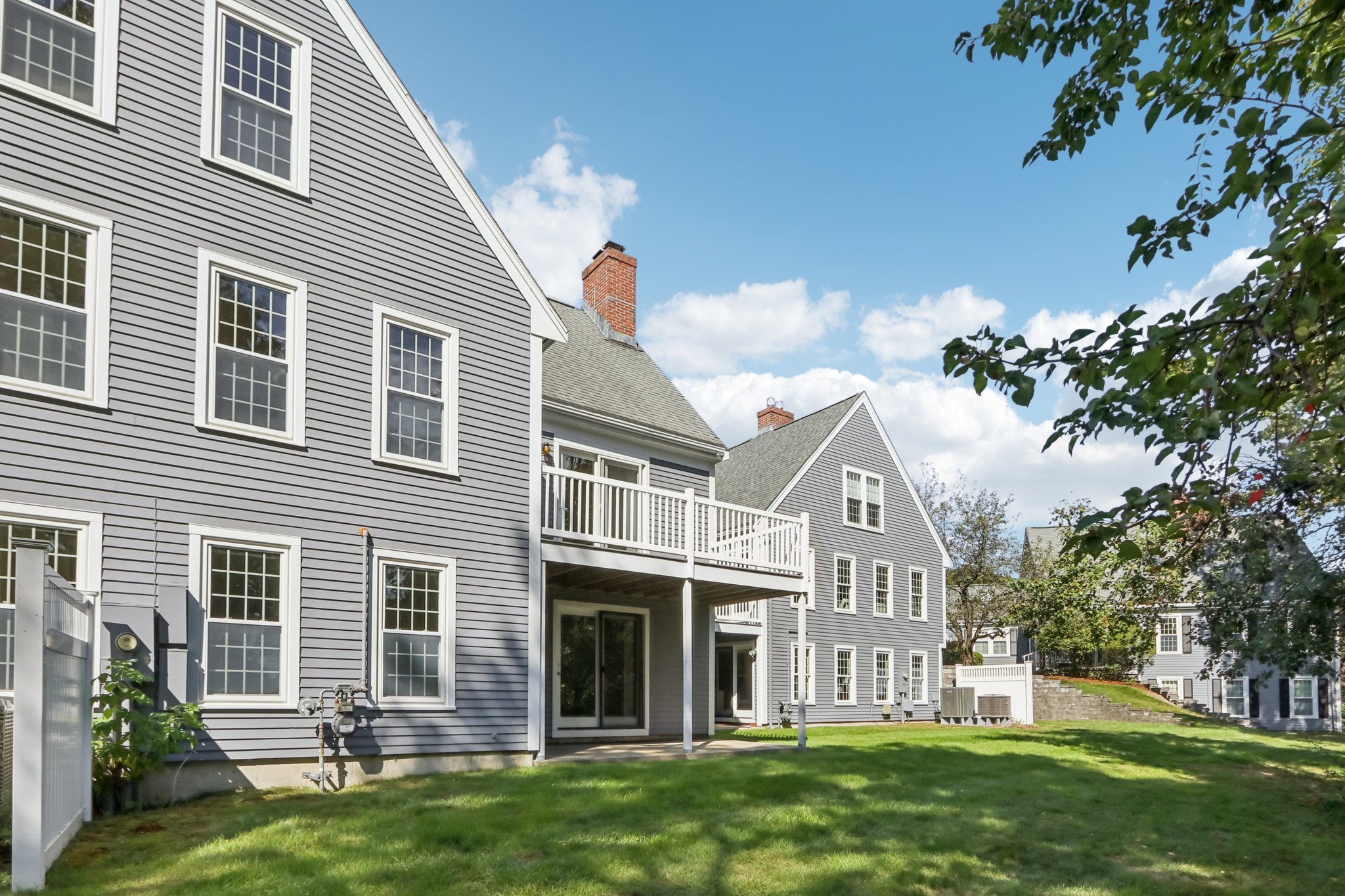45-web-or-mls-Mitchell Grant Way-S0810-045.jpg