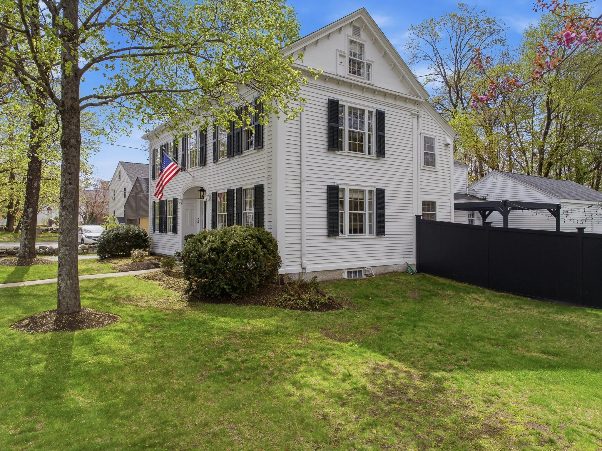 2-web-or-mls-5GreatRoadBedfordMA-02.jpg