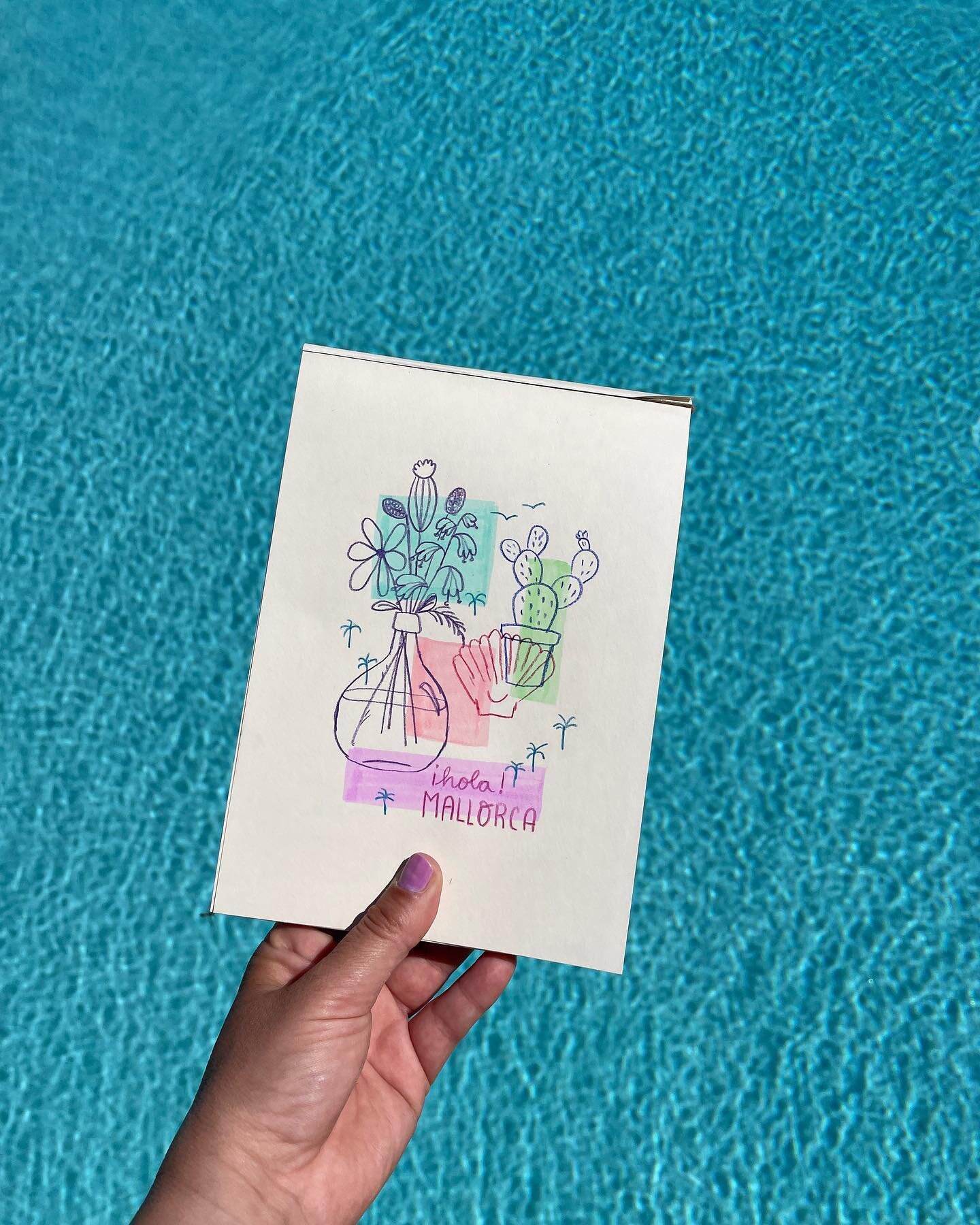 Spitzt eure Buntstifte und schnappt eure Marker: am Sonntag wird es bunt in der Live-Zeichenstunde 🩵🩷💜 Live von der Sonneninsel Mallorca zeigt uns Nina von @idrawandtravel , wie wir in wenigen Schritten dieses wundersch&ouml;ne Motiv zeichnen 🏝️✨