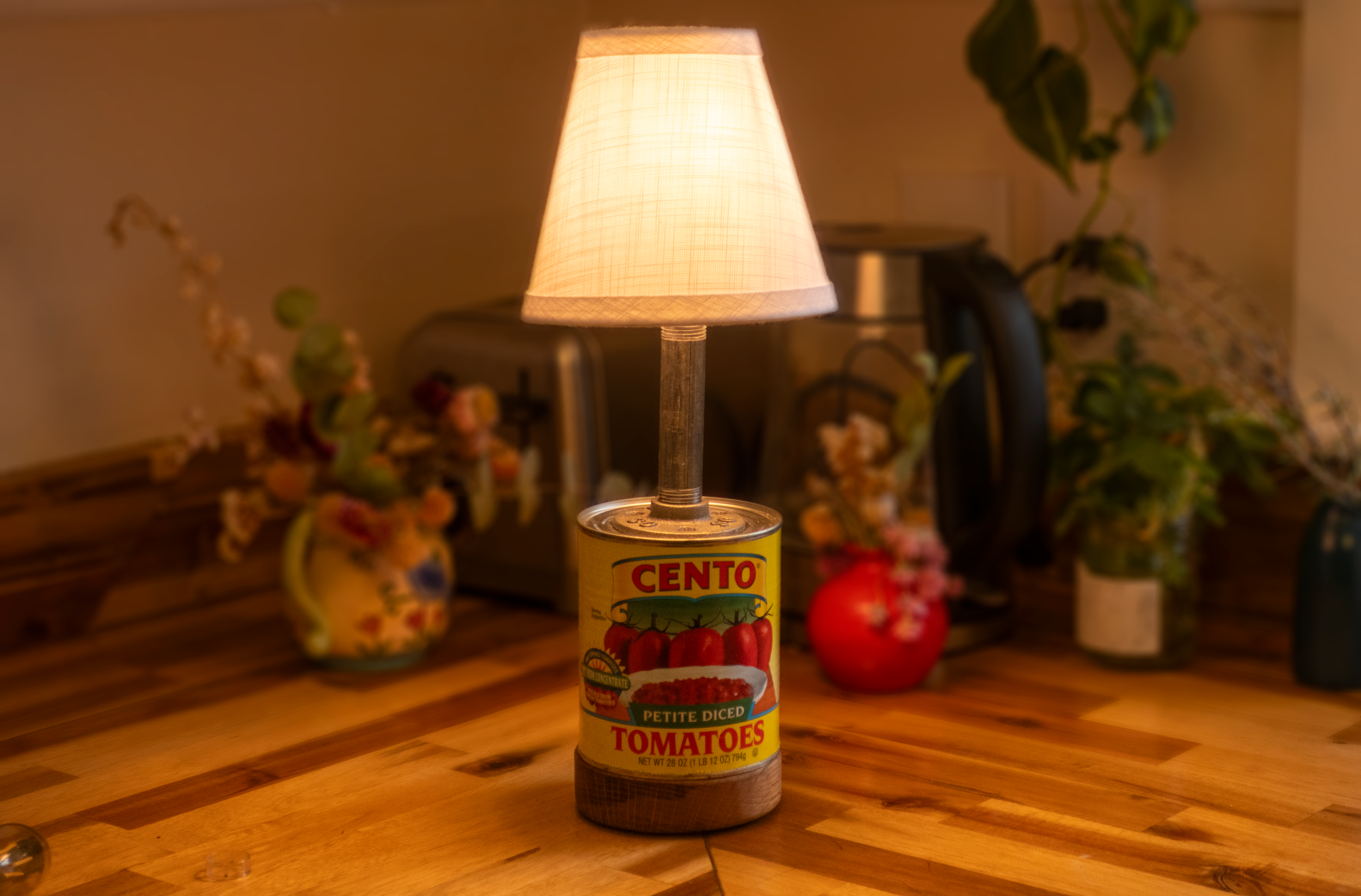 Cento brand tomato can lamp (chandelier bulb)