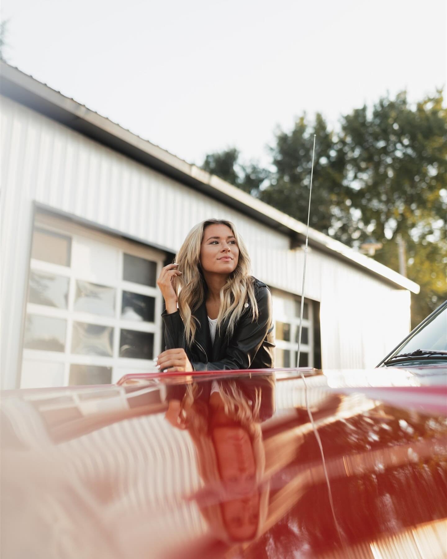 hot rod alert 🚨🔥 little tip: a way to elevate your senior photos is to incorporate some kind of prop or props that represent YOU. @teddy.mammen added her grandpas car that he had fixed up many years ago. fun photos with a little sentimental meaning