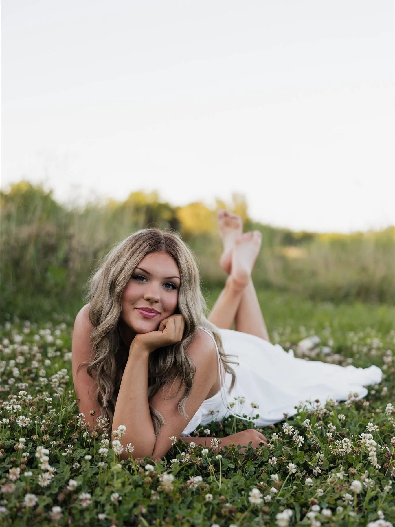 Seniors!!! 📸🌼🤍
 I&rsquo;m officially opening my books for sessions! Just a heads up, my dates are very limited since I&rsquo;ll be welcoming a baby boy at the beginning of July. All pricing will be on my website (link in bio). 

Available dates: n