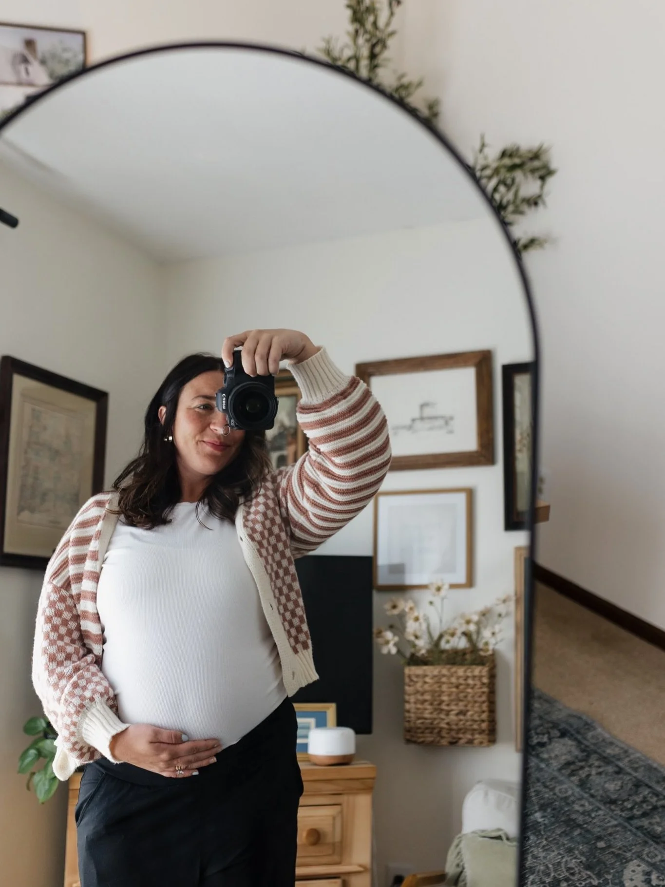 29 trips around the sun + 27 weeks growing my little sunshine 🌞🩵

So grateful for my changing body &amp; the life it&rsquo;s creating. Feeling full of love, gratitude, and a little extra joy this year