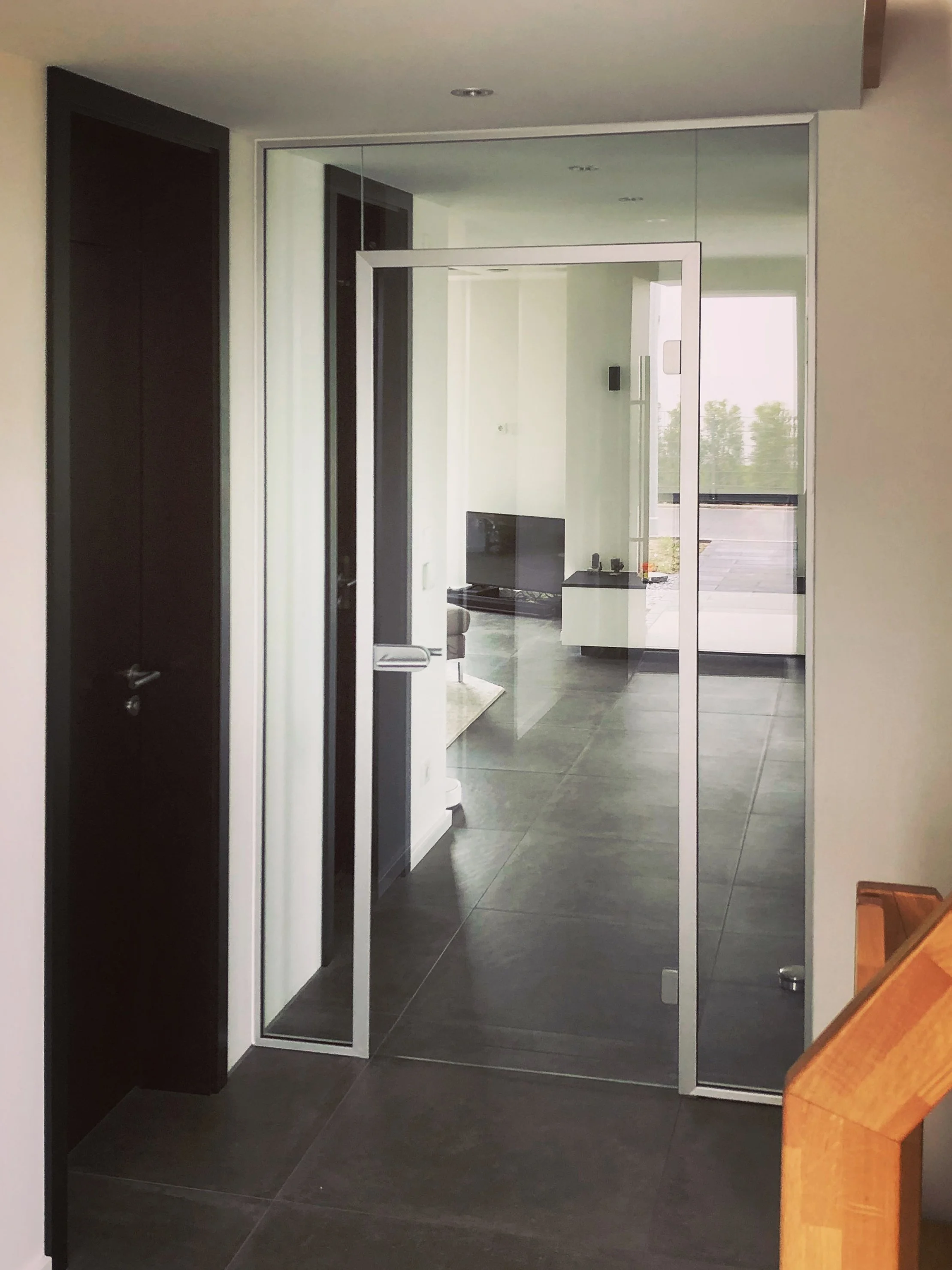 Innentür aus Glas im industriellen Loft-Style