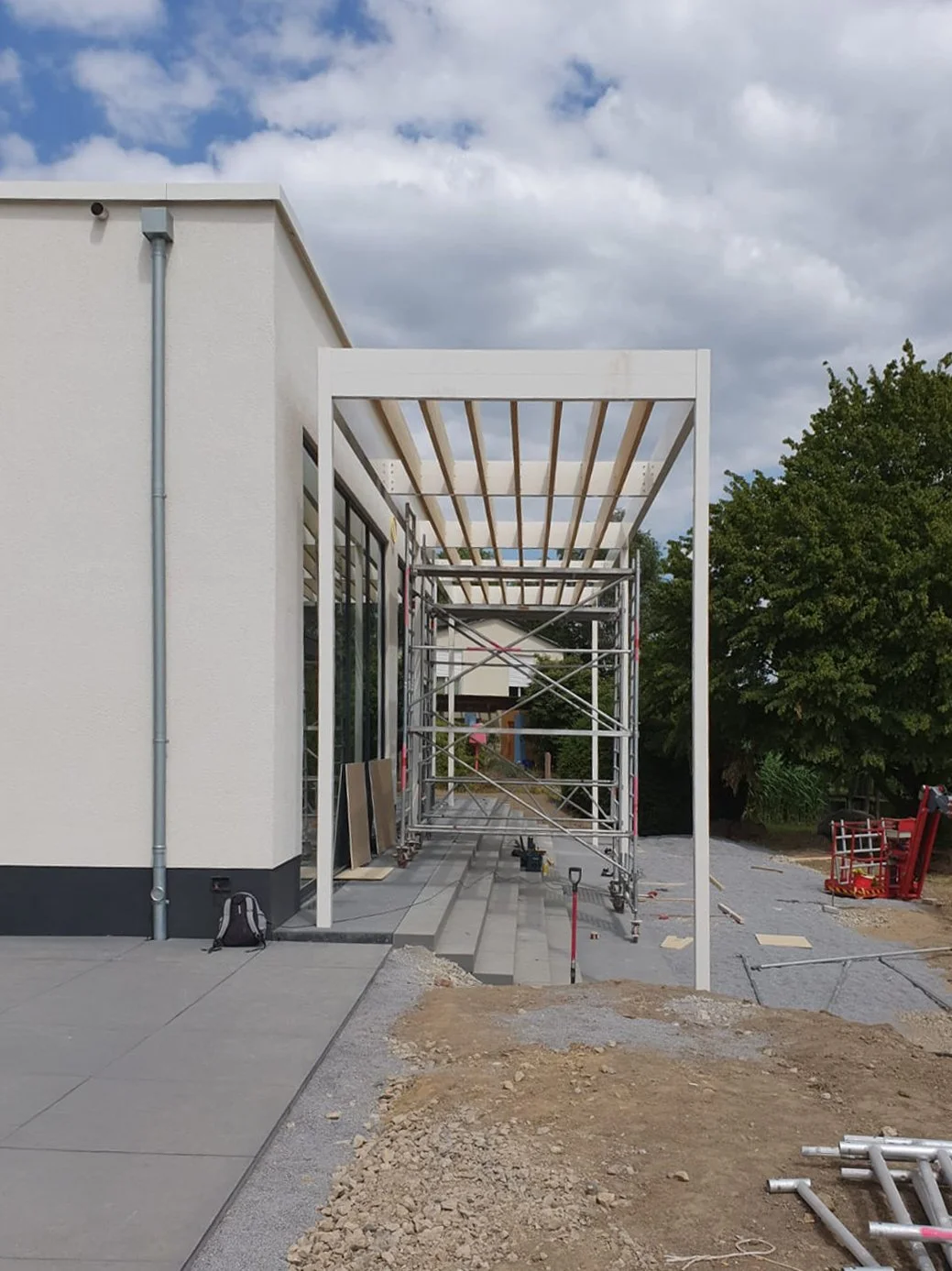 Pergola aus Stahl und Holz