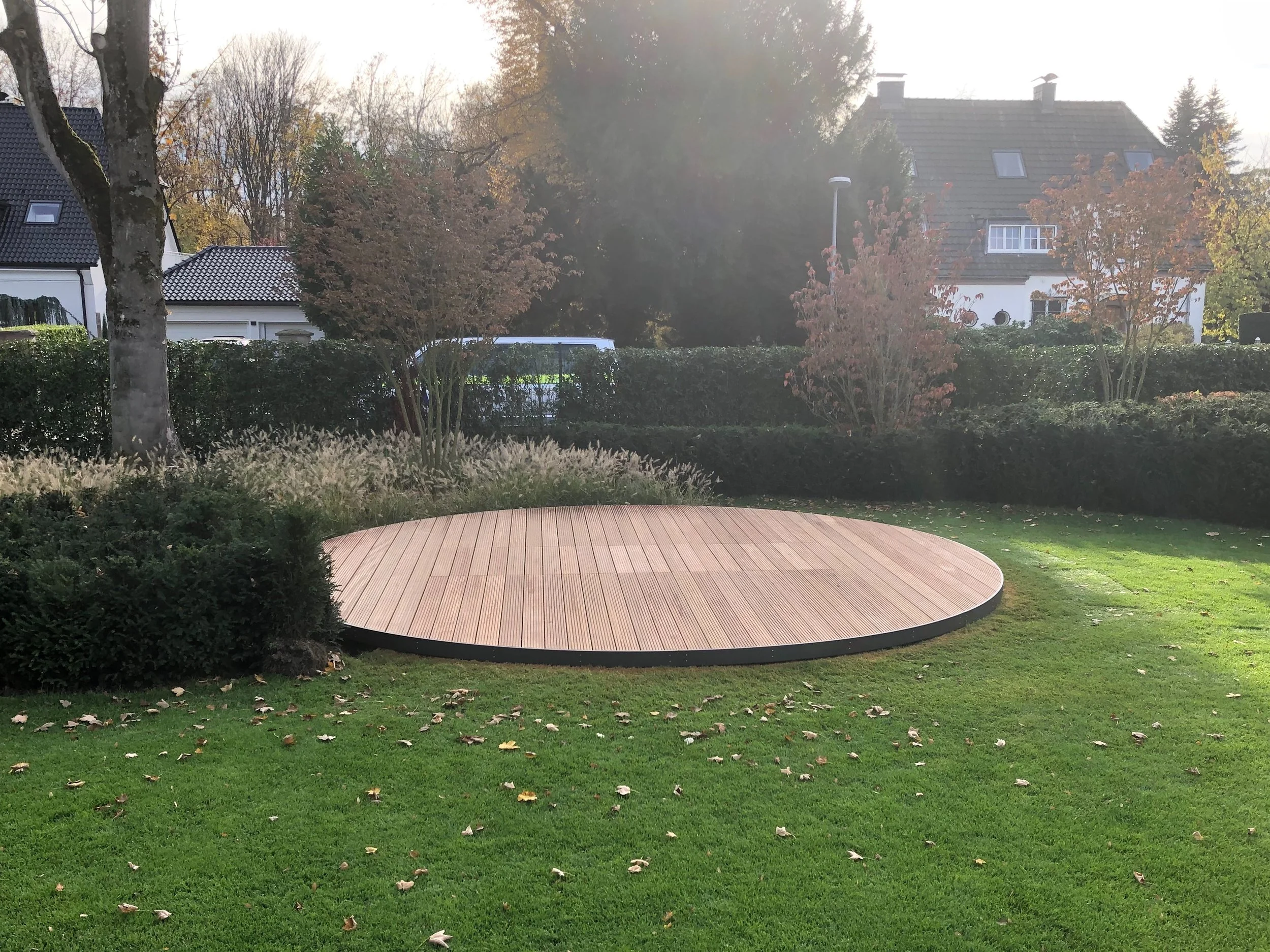 Kreisrunde Terrasse aus Holz