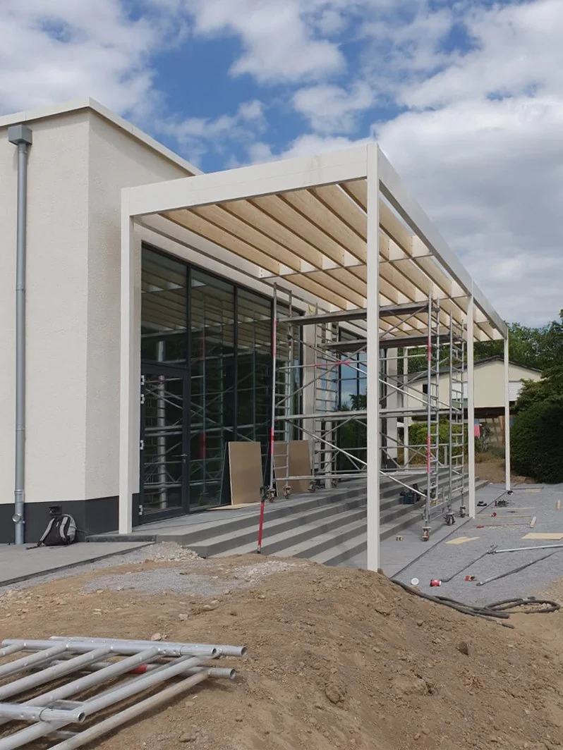 Pergola aus Stahl und Holz