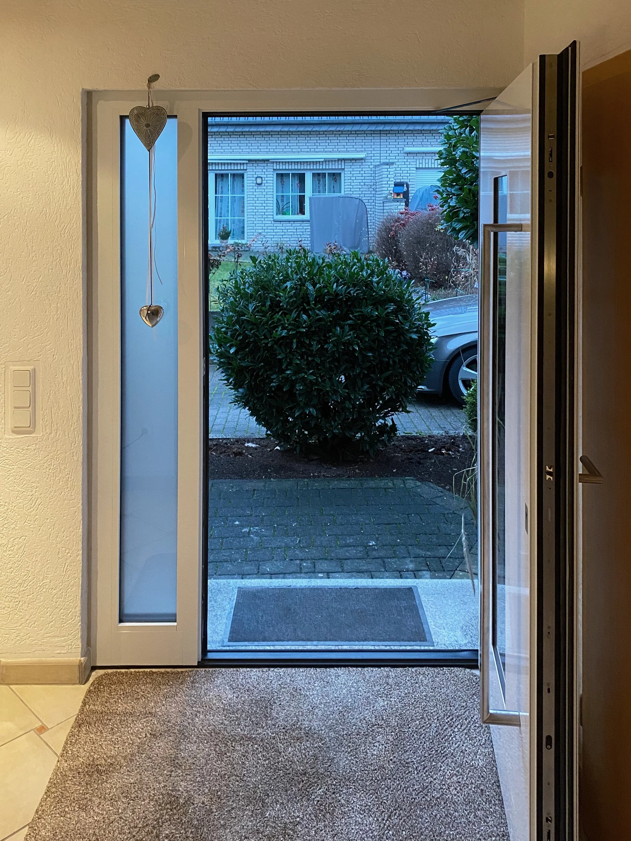 Haustür in einem bestehenden Wohnhaus