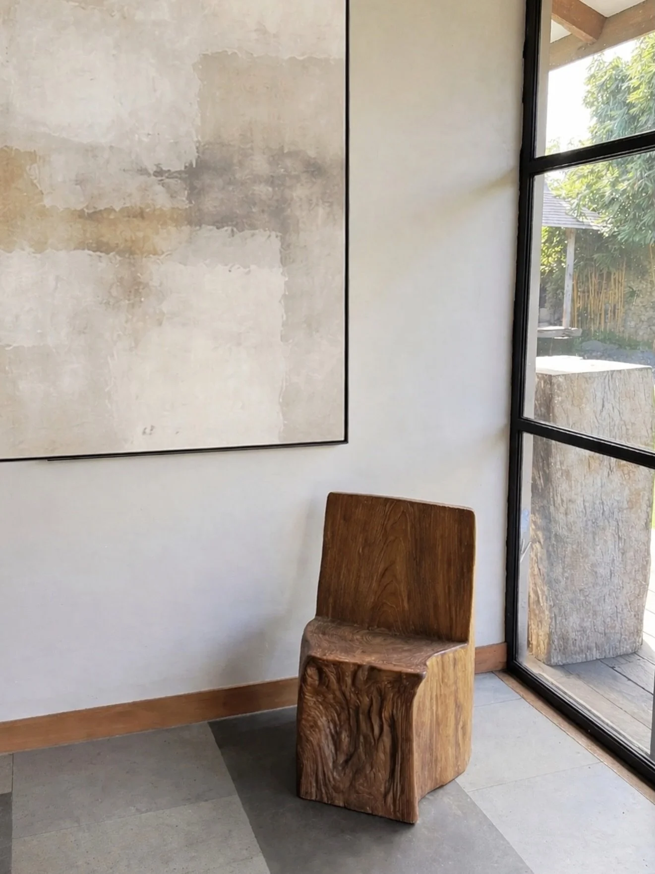 Sculptural teak chair. Available for purchase at our online store 
.
.
.
.
#curvedfurniture #naturaldesign #tropicalarchitecture #solidwoodfurniture #furnitureinspiration