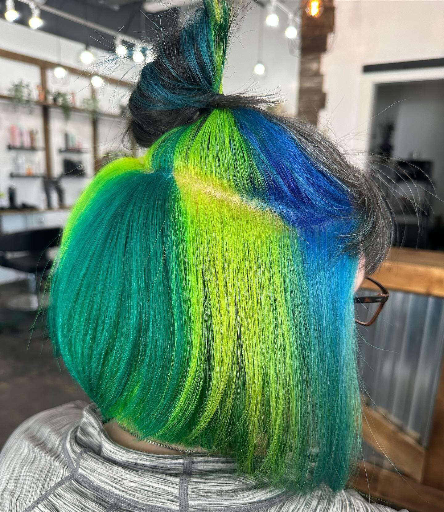 A C I D S P I L L 
I&rsquo;m legit addicted to @pulpriothair new #wildride collection and acid spill is at the top of that list!! So when @_feralgremlin came in today saying she wanted greens and blues I was extra stoked!! 
Also, this has to be one o