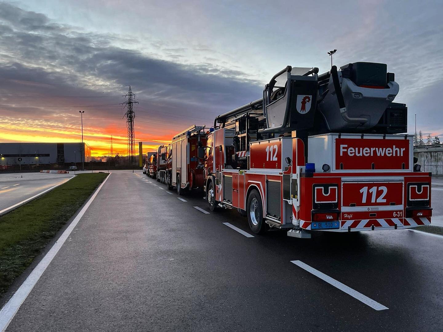 N&auml;chste Woche wird es kalt ❄️- heute wurden im Schleuderkurs deshalb das richtige Verhalten bei rutschiger Strasse ge&uuml;bt.
#feuerwehr #fahrtraining #st&uuml;tzpunktfeuerwehrsissach #feuerwehrauto #sicheresfahren