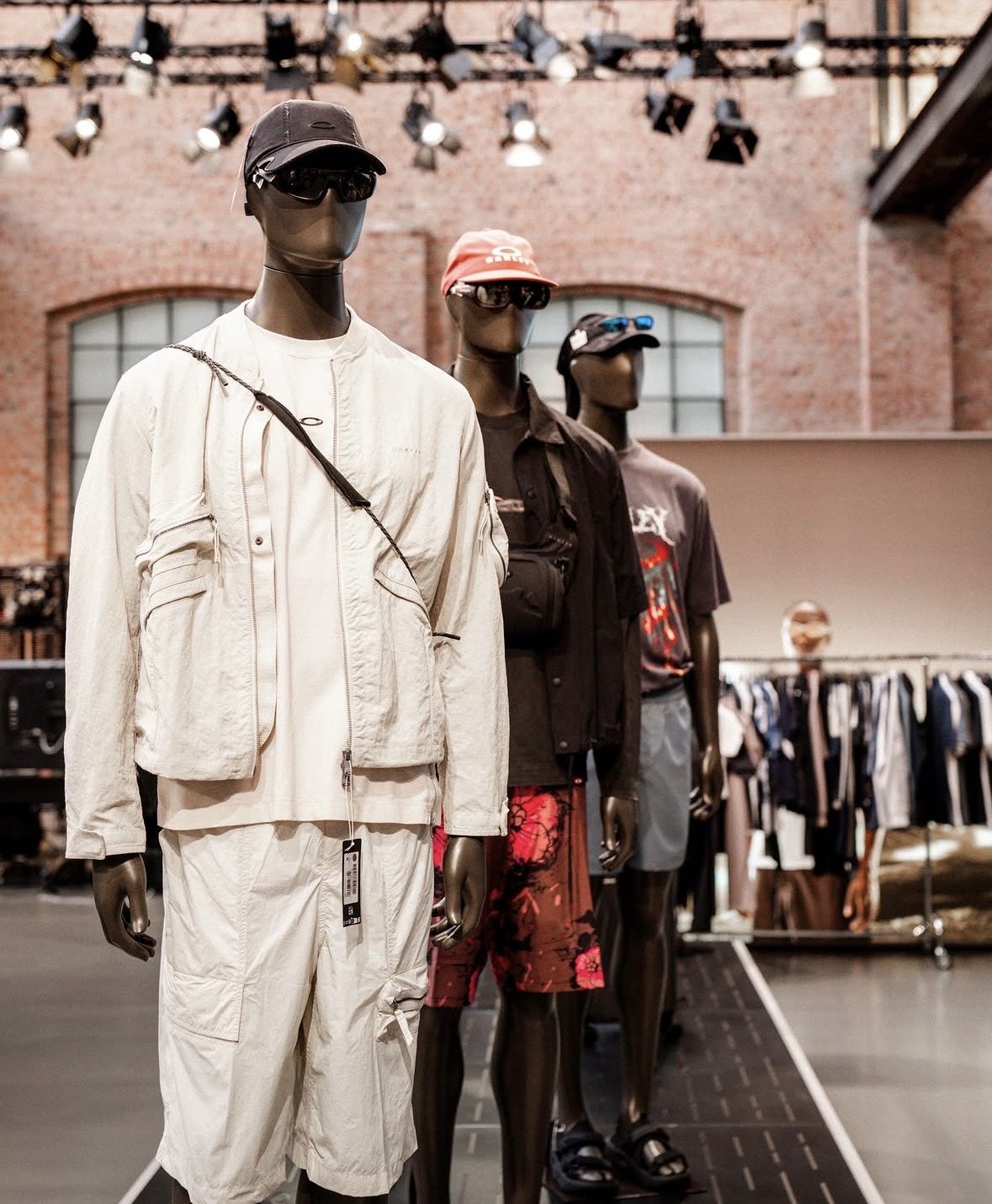 "MORPHWEAR, ELEVATED"; Oakley SS27 Rewires Milan