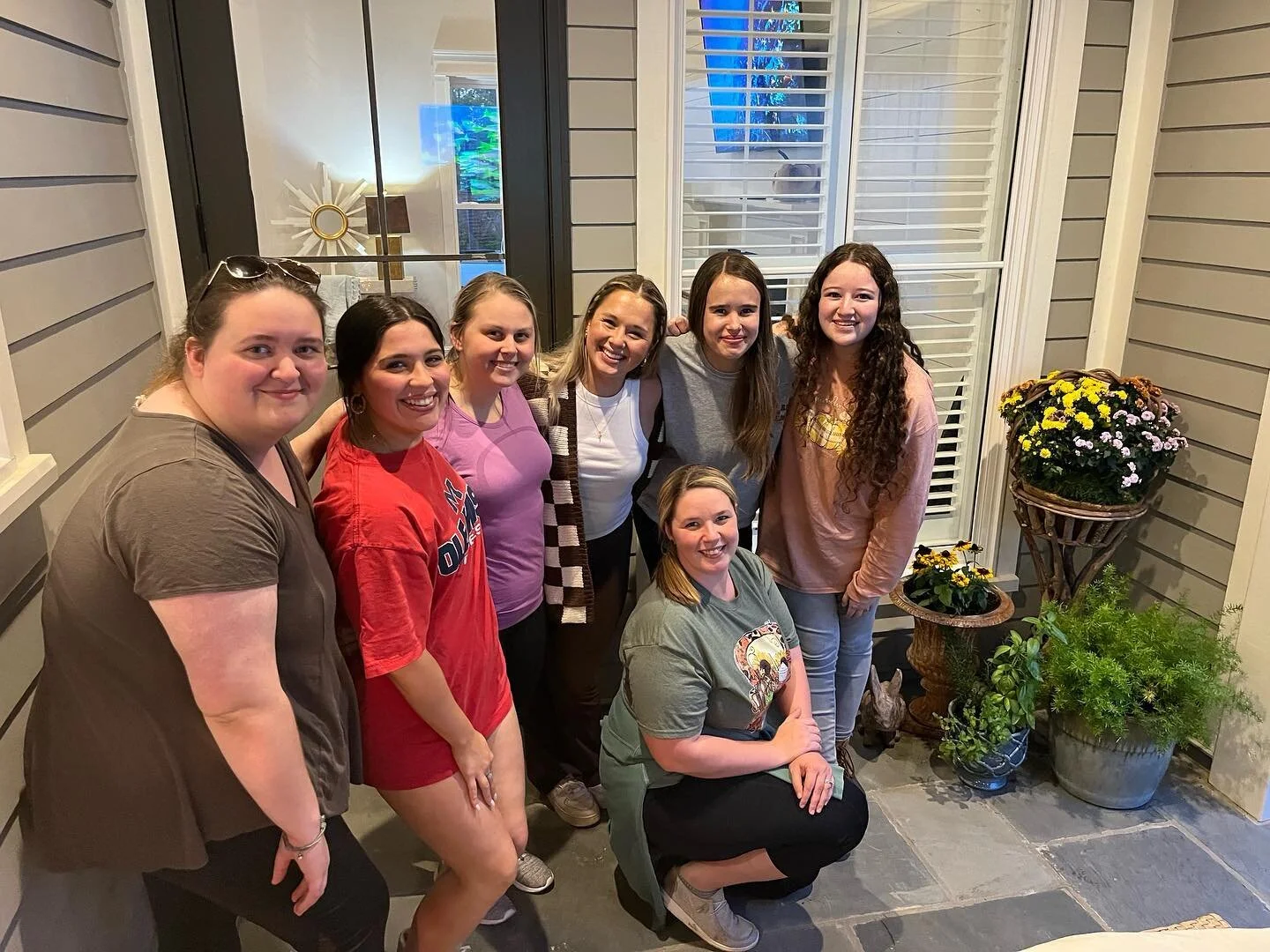 Who doesn&rsquo;t love dinner and a movie? Our wonderful staff enjoyed a night out of fun🐾. Thank you to our BBB team for all you do for all of our furry friends  and their families. 

Bed Bark Bath &amp; Animal Clinic ~ where you never have a RUFF 