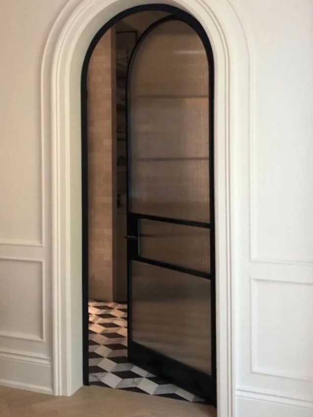 Les portes ne sont plus de simples transitions.
Pour nous, 2026 met en lumi&egrave;re des portes qui apportent du caract&egrave;re et une v&eacute;ritable pr&eacute;sence architecturale aux int&eacute;rieurs.

Ces inspirations refl&egrave;tent la dir