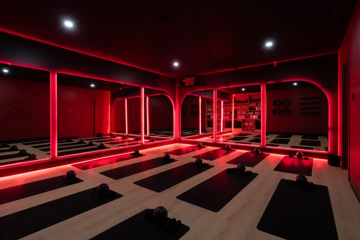 ✨ GRAND D&Eacute;VOILEMENT ✨

De l&rsquo;id&eacute;e &agrave; l&rsquo;exp&eacute;rience.
Du concept &agrave; l&rsquo;&eacute;motion.

Nous sommes tellement fi&egrave;res de vous d&eacute;voiler le r&eacute;sultat final du studio Rouge Pilates, mainte