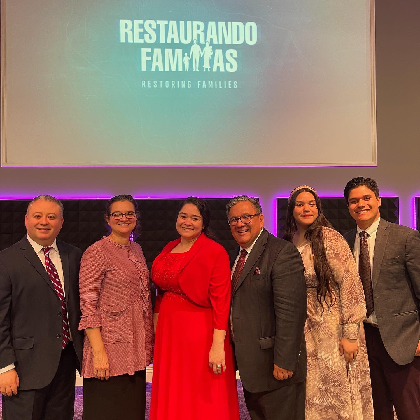 Incre&iacute;ble lo que Dios hizo en Restaurando Familias en Toronto, Canada 🇨🇦 Gracias por toda la organizaci&oacute;n de nuestros Coordinadores Edgar &amp; Isabel Franco, el respaldo del superintendente general de Canada Arnold MacLauchlan, nuest