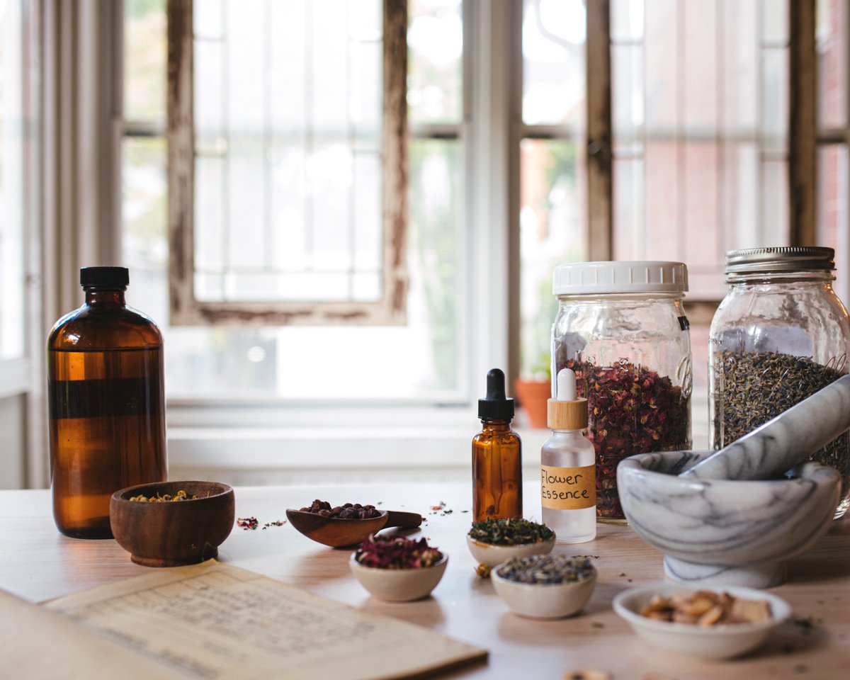Personalized Herbal Formulations: Tailored Healing Solutions
