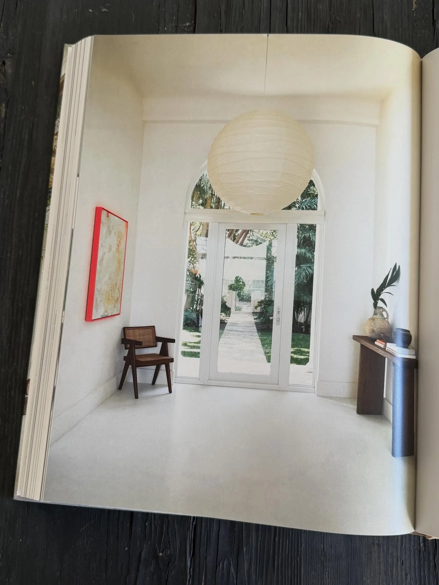 So honored to be included in another @betapluspublishing coffee table book, Contemporary Beach Houses.

San Marino Island Residence, alongside incredible designs from around the world.

Photography by @mairphotos