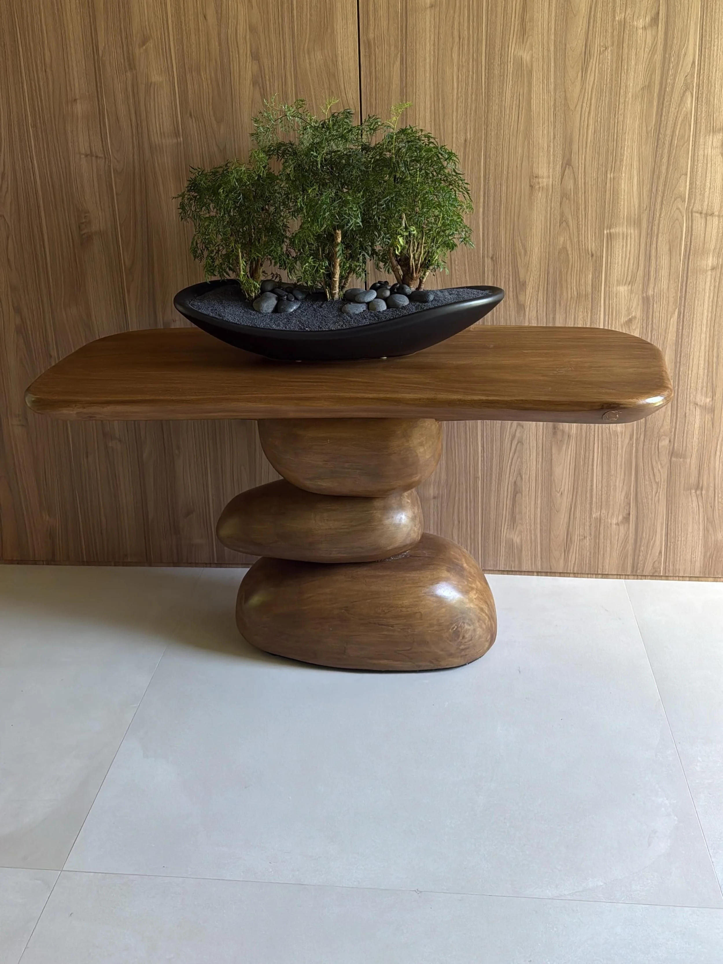 a calming primary entrance moment 

furnishing &amp; styling | biscayne park project