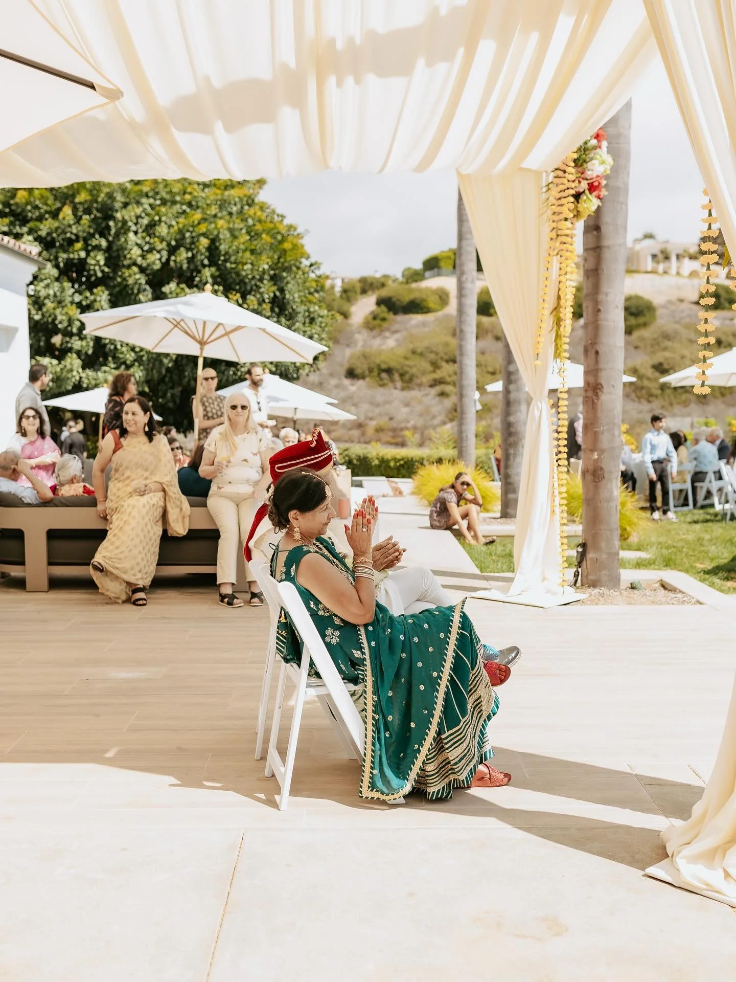 Happy 50th Wedding Anniversary Jang &amp; Sushma 🩷

Thanks as always to @drangel_health for having us! 

Watching these two love birds celebrate 50 years of love, family &amp; happiness is truly moving 🌸

Dream Team:
Planning &amp; Design: @kidsbas