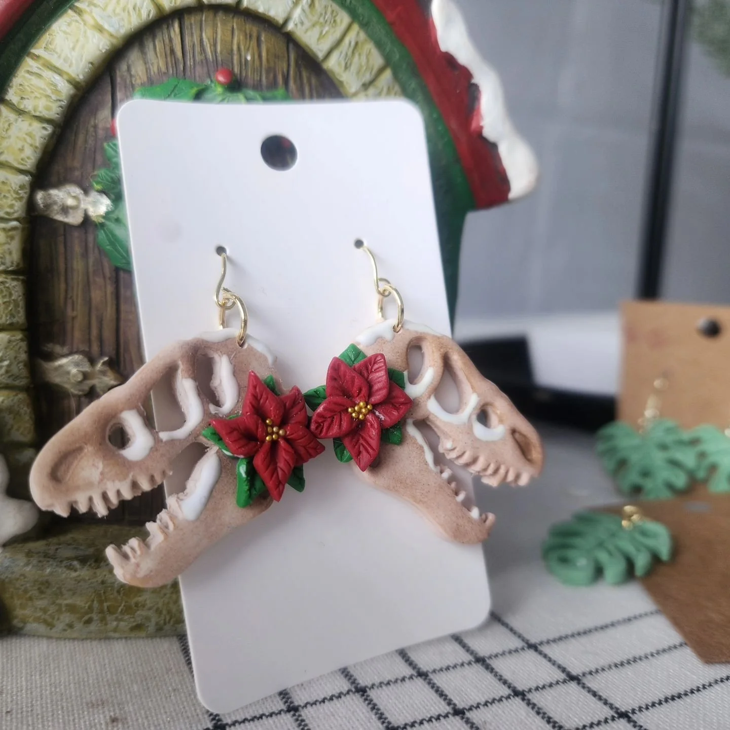 ❄️💕 MERRY MARKET VENDOR HIGHLIGHT 💕❄️

➡️➡️➡️ @sashas_styles_boutique

If you missed this insanely talented vendor today? No worries! They're with us TOMORROW and all of Weekend 3 (Dec 14th-15th). Come early, these pieces are one-of-a-kind and will