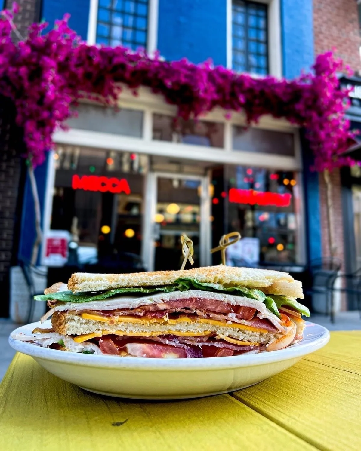 Best Spots for Outdoor Dining in DTR