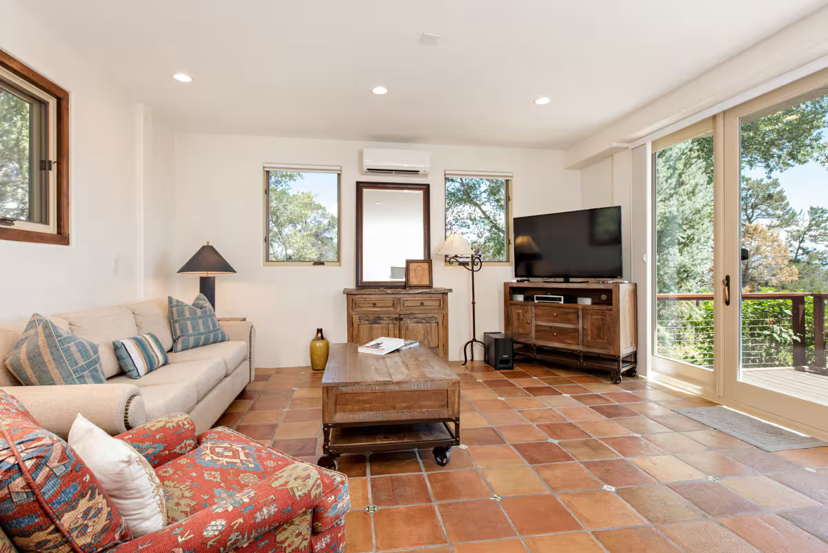 Guesthouse - living room with large flat screen television.png