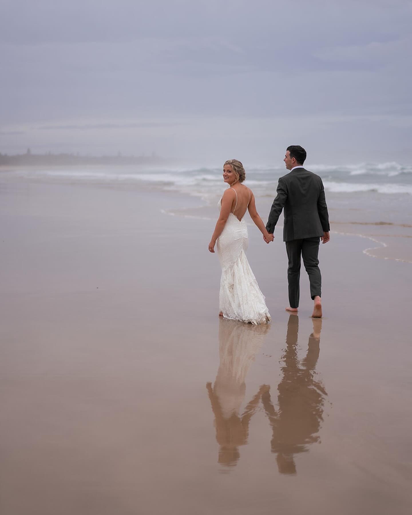 Claire + Alastair&rsquo;s beautiful beachside wedding 🤍

Wedding suppliers:

Photographer + Videographer @figtreepictures
Venue @barefootatbroken
Dress @grace_loves_lace

#beachwedding #byronbaywedding #byronbayweddingphotographer