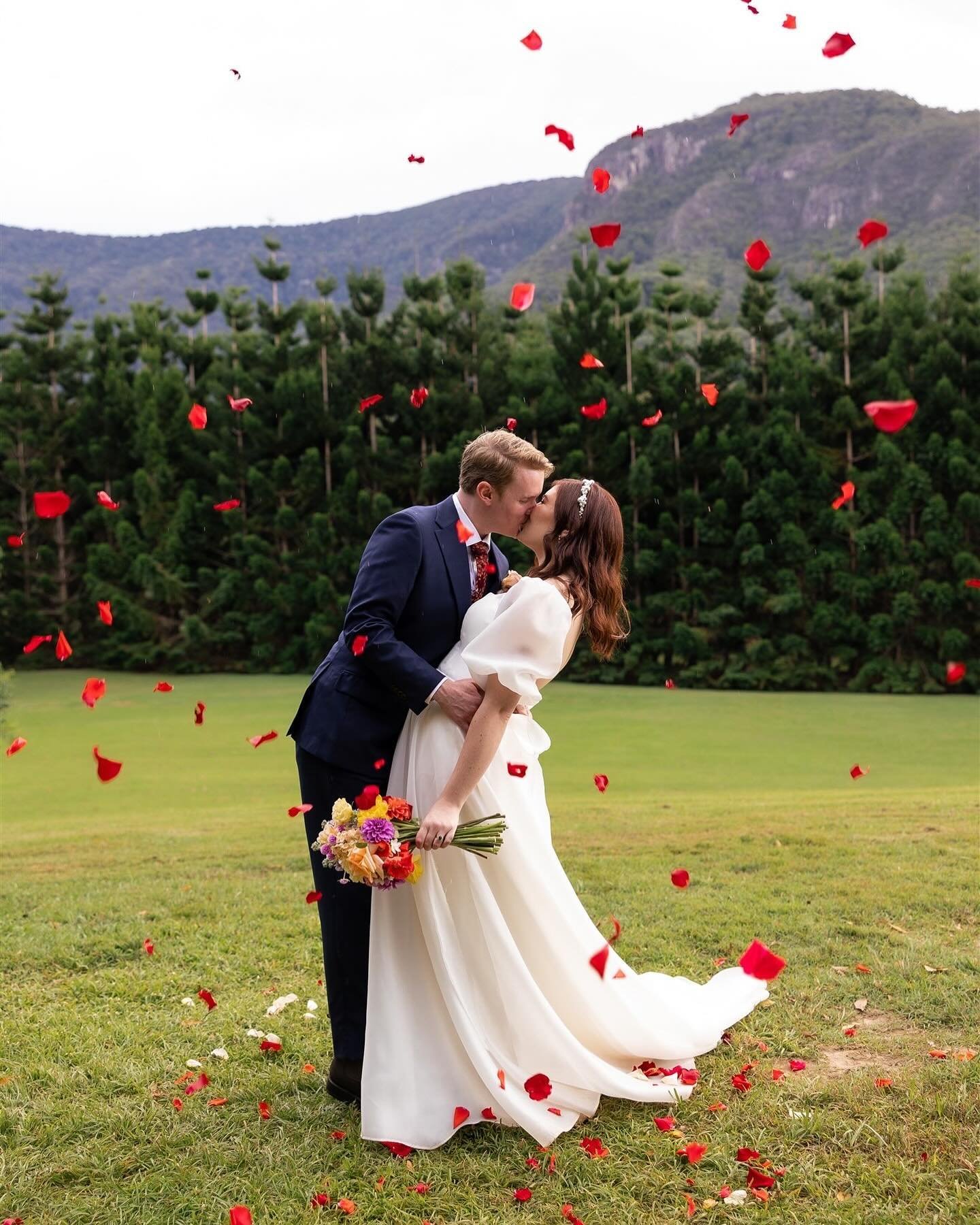 Madeline + Lewis&rsquo; beautiful day at the Bower Estate 🌹

Wedding suppliers:

Photographer @figtreepictures
Venue @thebowerestate
Celebrant @carlysladeweddings
Florist @garden.graffiti
Videographer @nsiproductions
Dress @evieyoungbridal
Hair + Ma