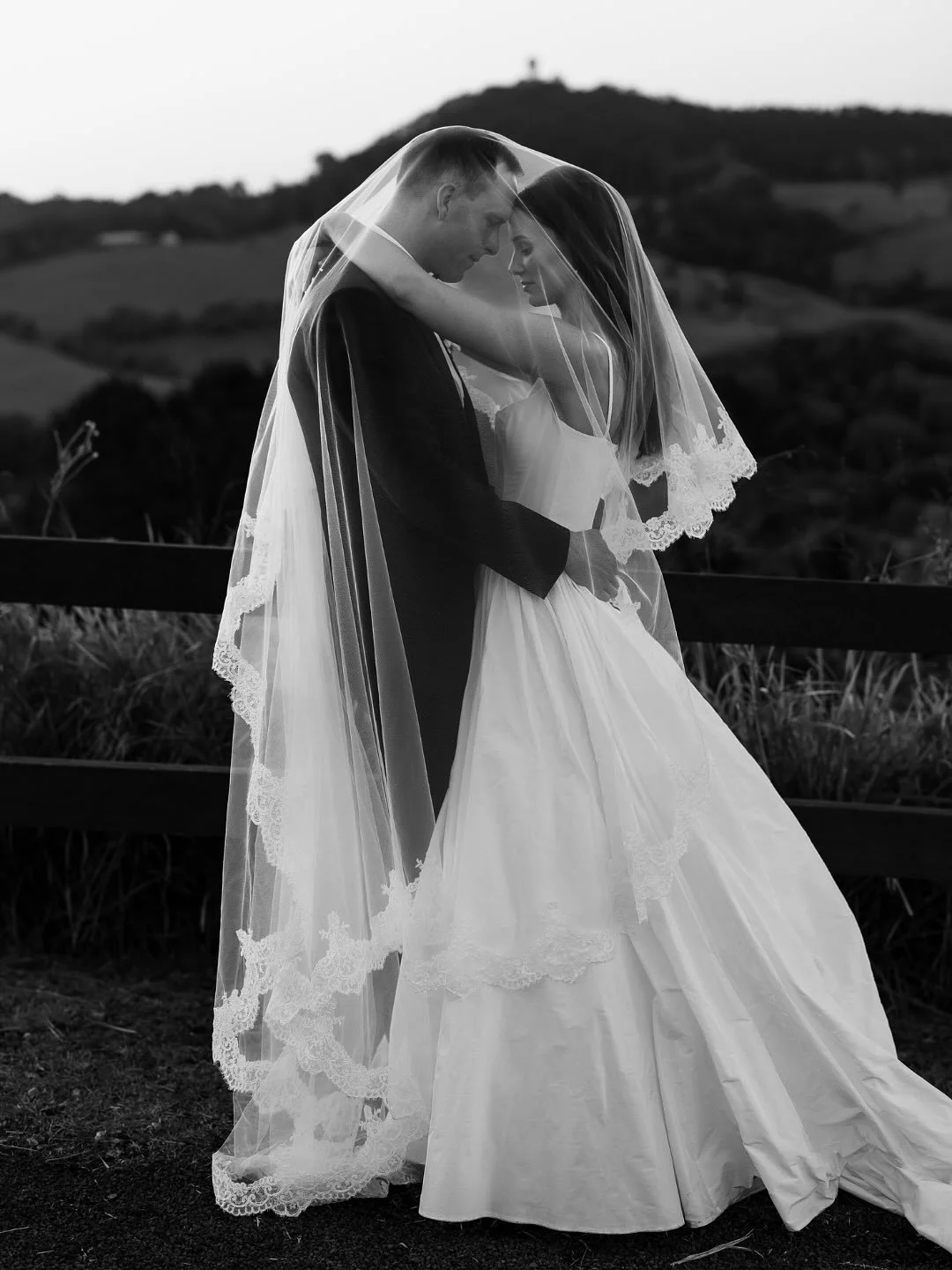 Imogen + Blake&rsquo;s timeless wedding day⁠ 🖤
⁠
Photographer @figtreepictures⁠
Venue @summergroveestate⁠
Celebrant @bestcelebrantever⁠
Florist @arcticfox_events ⁠
Content creator @taycapturescontent_⁠
Dress @aleenaleenabridal @theveilcollectivebrid