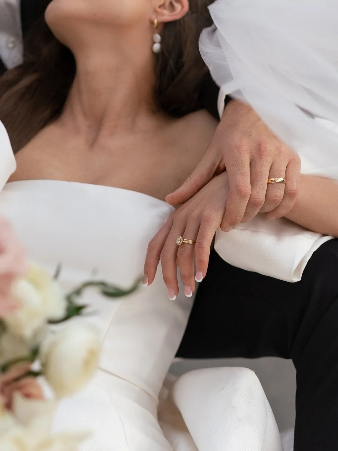 Delicate moments from Claudia&rsquo;s preparations with her bridesmaids 🤍 Capturing little memories for a lifetime. ⁠
⁠
Photographer + Videographer @figtreepictures⁠
Venue @malenymanor⁠
Celebrant @marriedbyange⁠
Florist @mondofloraldeigns ⁠
Dress @l