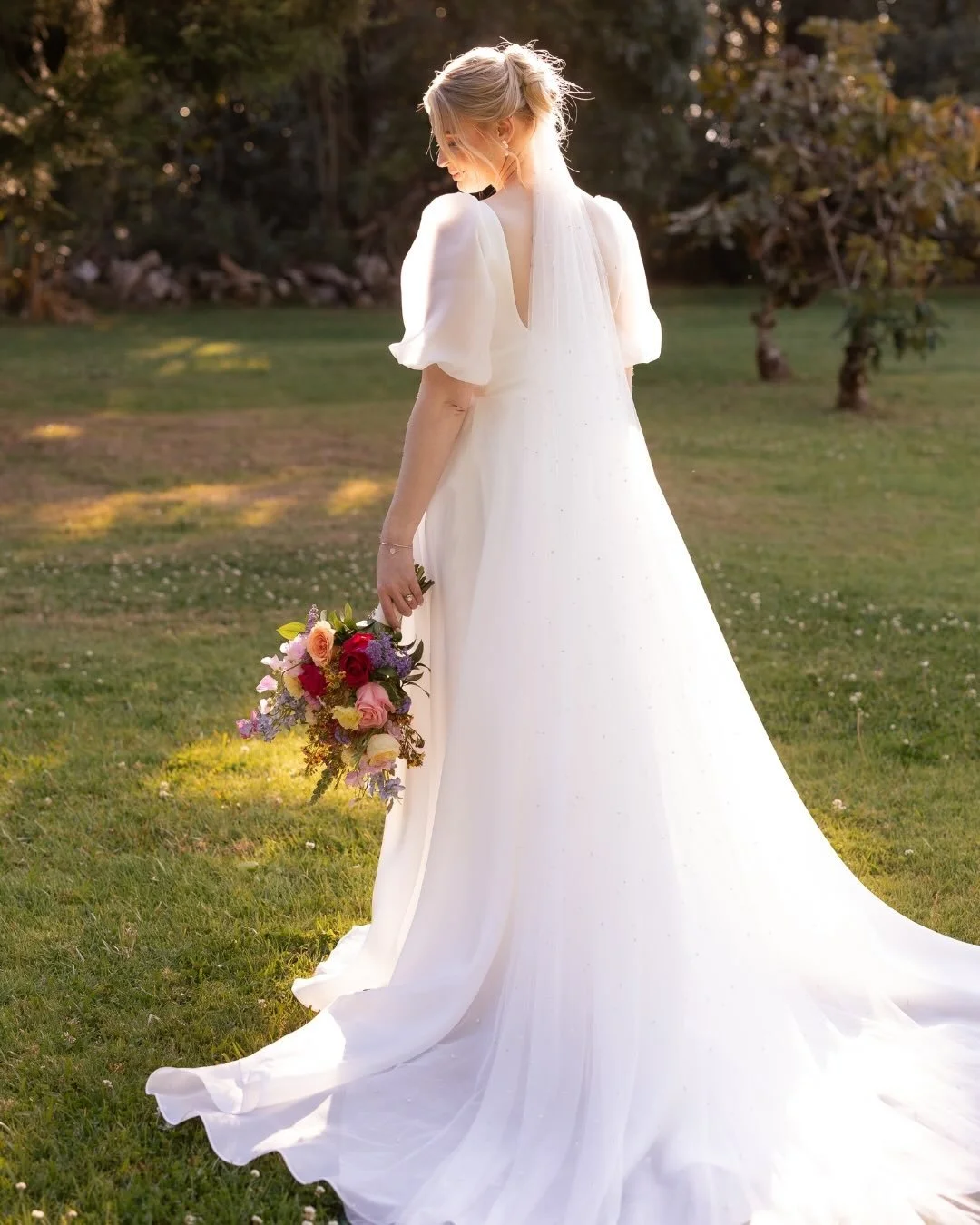 A bright and colourful gallery for the Sarah + Daniel&rsquo;s beautiful Spring wedding. 

Photographer @figtreepictures
Venue @secretgardenestate
Celebrant @karenmilescelebrant
Makeup @blakedesigns
Hair @hair_bykeren 
Cake @tamsdelights