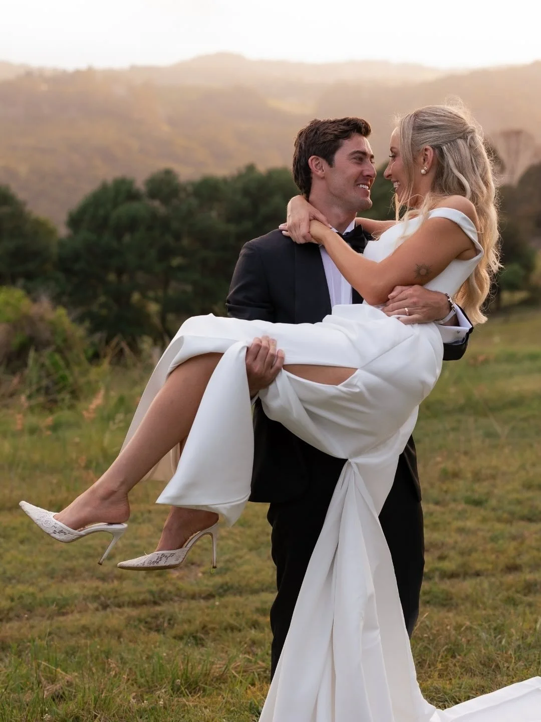 First wedding back for 2026! So much joy captured for Rebecca + Rhys on their big day! 💍⁠
⁠
Photographer &amp; videographer @figtreepictures⁠
Venue @summergroveestate⁠
Celebrant @laurenbridgecelebrant⁠
Florist &amp; stylist @arcticfox_events⁠
Dress 