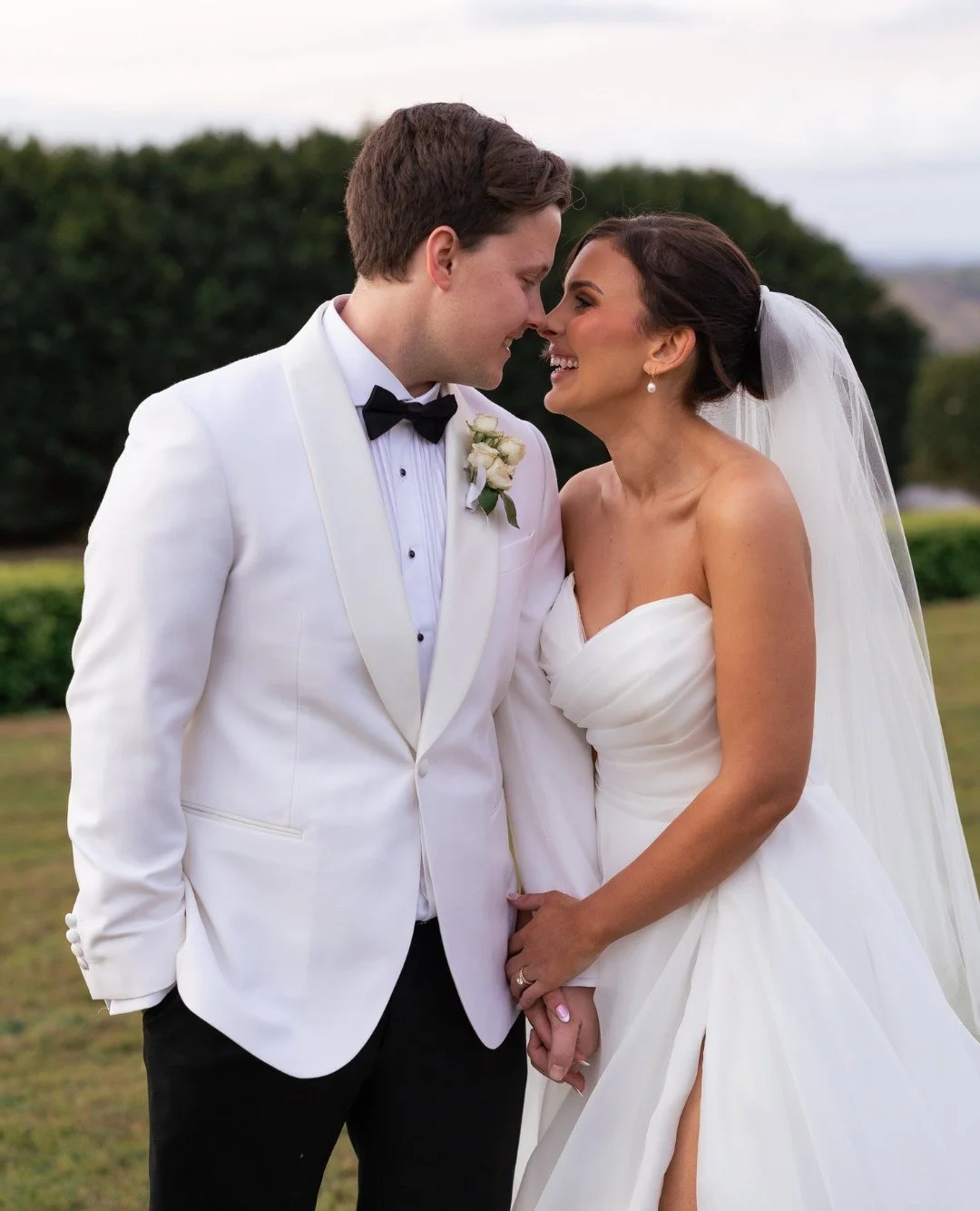 The way they look at one another 🤍 Ryley + Bailey on their big day. We're excited to capture more moments just like these in 2026!⁠
⁠
Photographer @figtreepictures⁠
Venue @summergroveestate⁠
Celebrant @bestcelebrantever⁠
Florist @ladybloomsgoldcoast