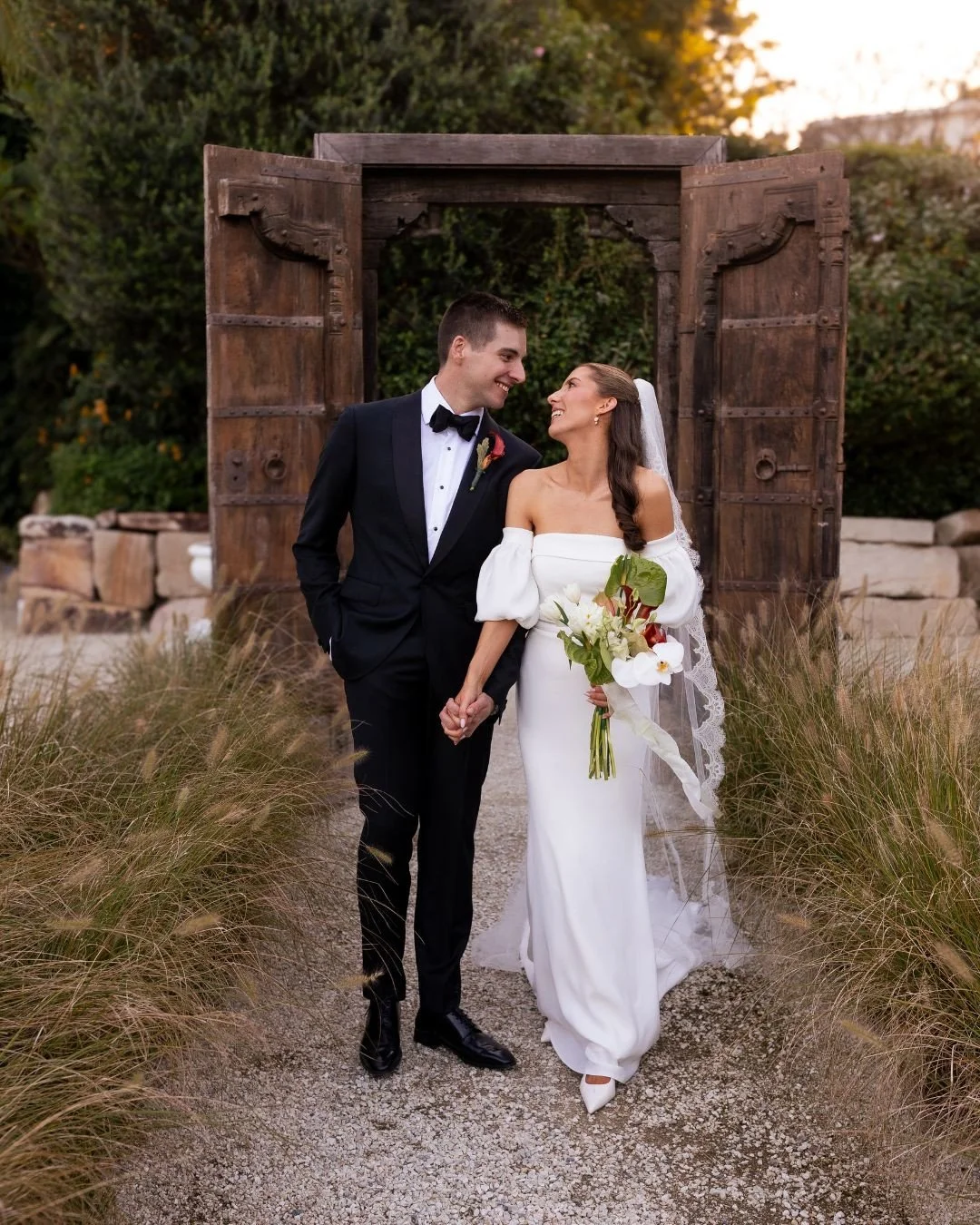 Montana + Elliot tying the knot at Braeside Estate ❤️⁠
⁠
Photographer + videographer @figtreepictures⁠
Venue @braesideestategc⁠
Celebrant @smittenceremonies⁠
Stylist + Florist @demavi_weddings⁠
Dress @perfectdaybridal⁠
Suit @brentwilsonfashion⁠
Hair 