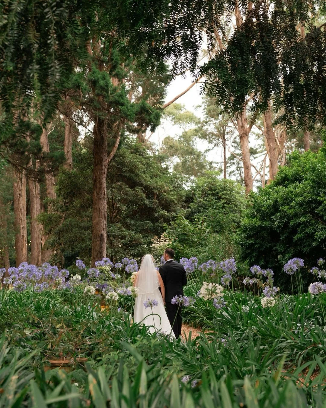 Love at Gabbinbar with Kaitlyn + Matthew. A breathtaking day of romance 💌⁠
⁠
Photographer @figtreepictures⁠
Venue @gabbinbar⁠
Florist @everandmapleflowers⁠
Content creator @theloversedit.au ⁠
Dress @curatorthelabel⁠
Suit @mjbale⁠
Bridesmaid dresses 