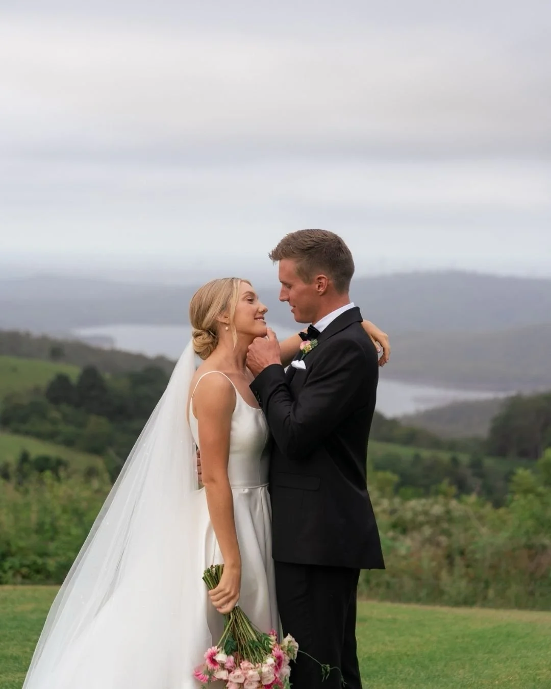 Moments of beauty at Rosewood Estate with Ella + Luke 🤍
⁠
Photographer @figtreepictures⁠
Venue @rosewood_estate⁠
Florist @jacintaroseflorals⁠
Dress @euphoriestudios⁠
Makeup @laraquinnmakeup⁠
Hair @natalielucasbridal⁠
Planner @withasee.co⁠
⁠