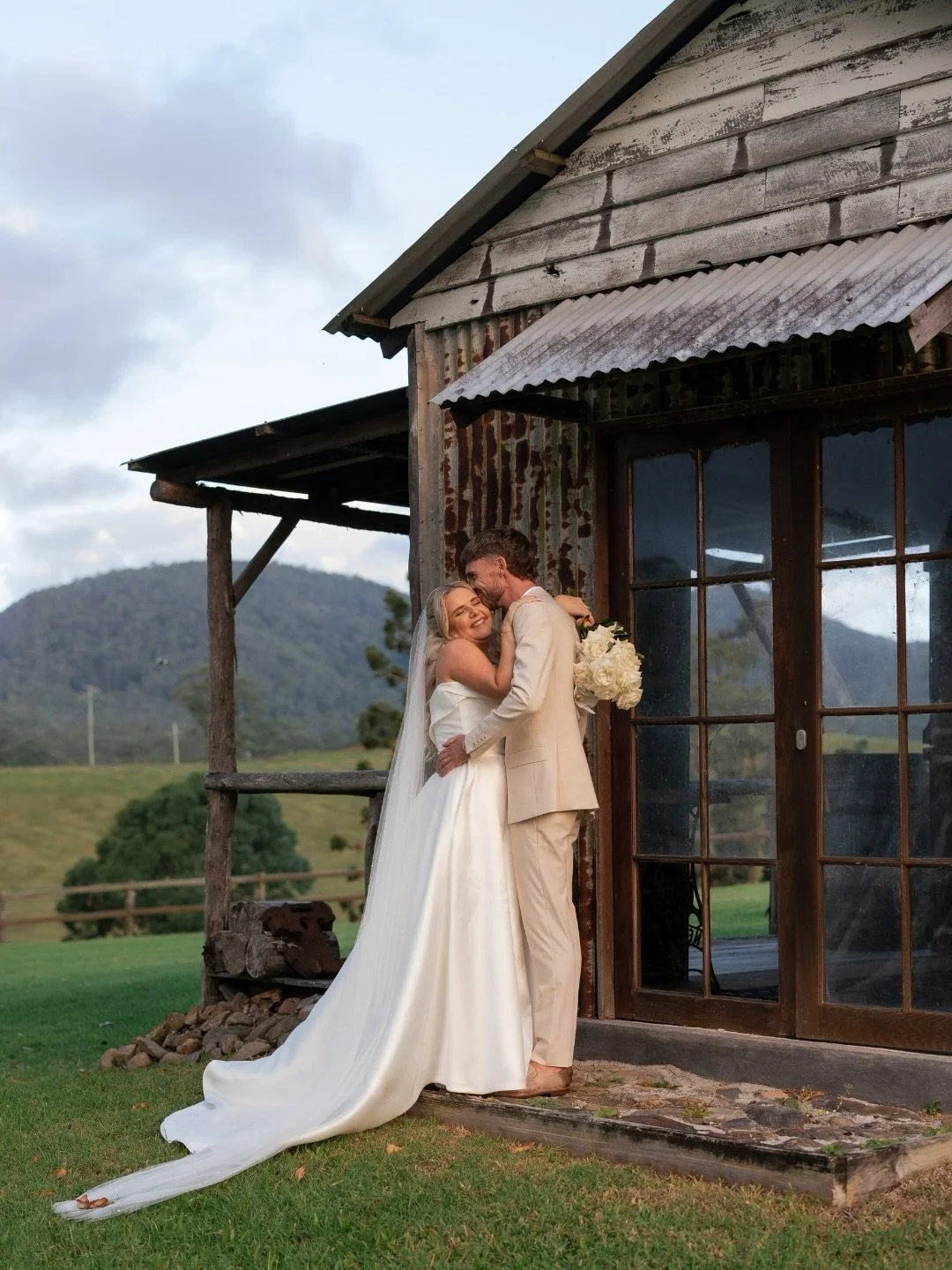 The sweetest sneak peeks with Ashley + Hayden at Cowbell Creek. ⁠
⁠
Photographer &amp; videographer @figtreepictures⁠
Venue @cowbell_creek 
Celebrant @hitchedbyheather 
Florist @misslabelle
Dress @thewhiteaisle_bridal 
Suit @politixmenswear⁠
Bridesma