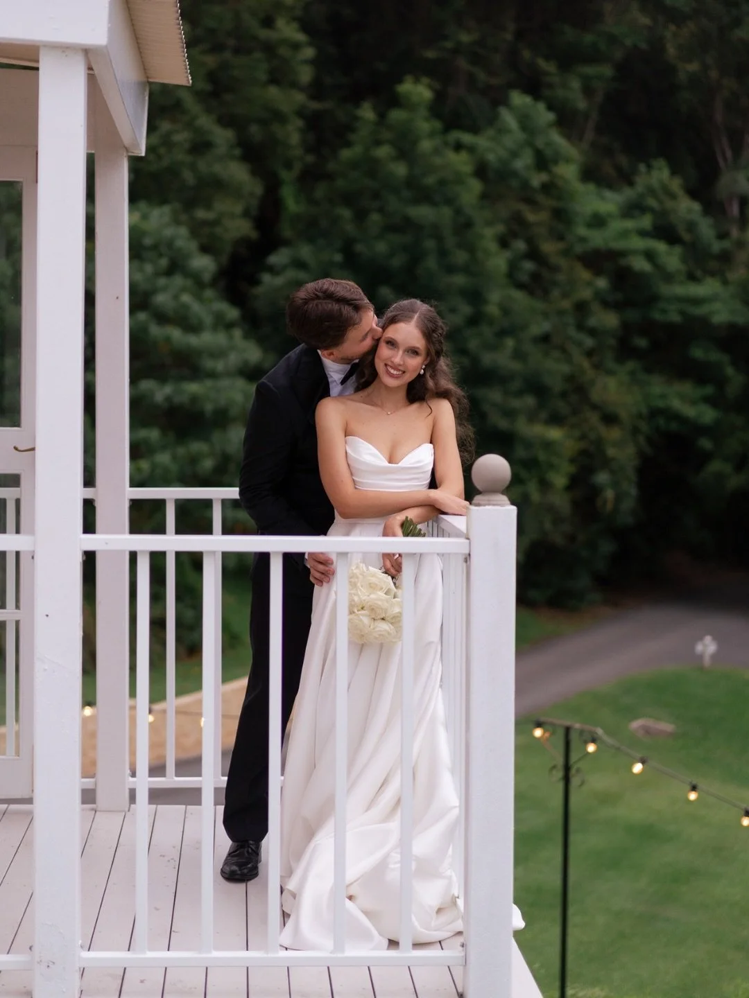 Just had to share some more of fairytale couple Mackenzie + Thomas at Maleny Manor 🤍